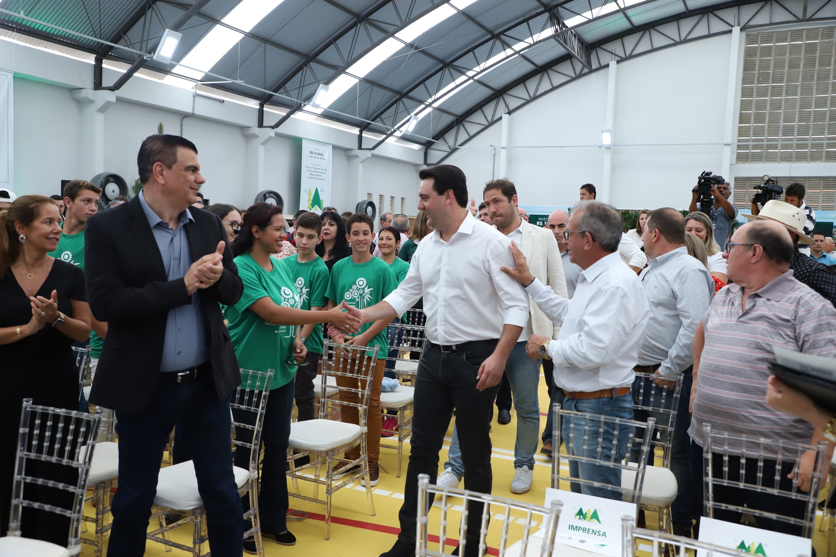 O governador Carlos Massa Ratinho Junior inaugurou nesta sexta-feira (31) a primeira escola técnica de operação florestal do Brasil, em Ortigueira, nos Campos Gerais. O Centro Estadual de Educação Profissional Florestal e Agrícola é fruto de uma parceria entre o Governo do Estado, a Klabin e a prefeitura. O investimento total foi de R$ 35 milhões, sendo R$ 12 milhões repassados pela Secretaria da Educação e do Esporte. Foto: José Fernando Ogura/AEN