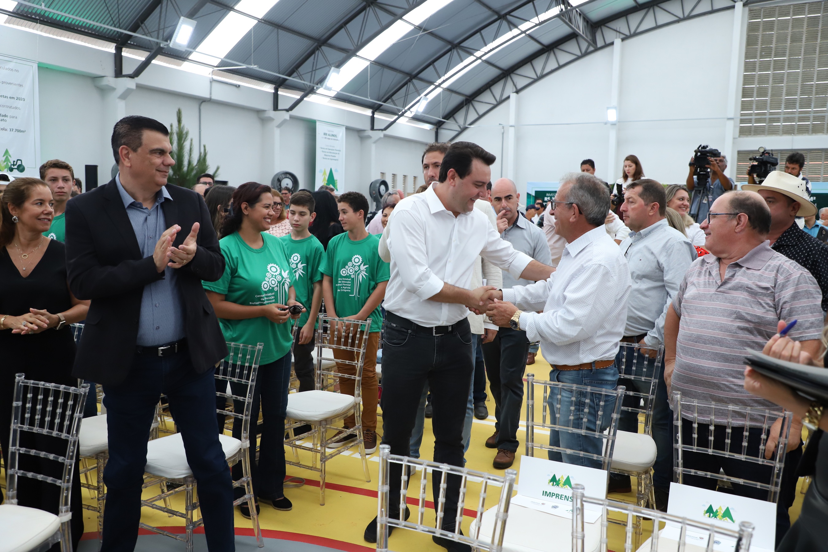 O governador Carlos Massa Ratinho Junior inaugurou nesta sexta-feira (31) a primeira escola técnica de operação florestal do Brasil, em Ortigueira, nos Campos Gerais. O Centro Estadual de Educação Profissional Florestal e Agrícola é fruto de uma parceria entre o Governo do Estado, a Klabin e a prefeitura. O investimento total foi de R$ 35 milhões, sendo R$ 12 milhões repassados pela Secretaria da Educação e do Esporte. Foto: José Fernando Ogura/AEN