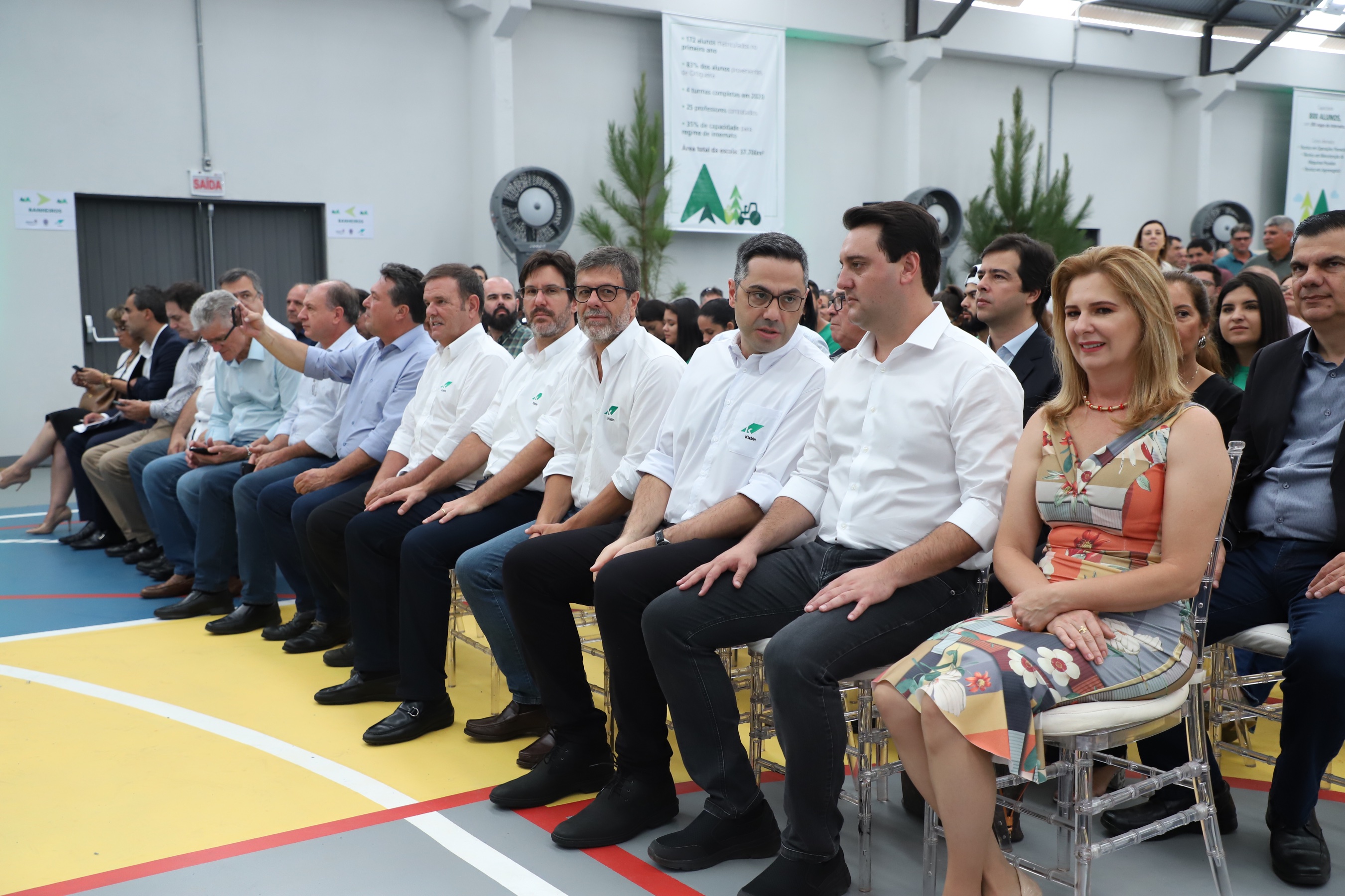 O governador Carlos Massa Ratinho Junior inaugurou nesta sexta-feira (31) a primeira escola técnica de operação florestal do Brasil, em Ortigueira, nos Campos Gerais. O Centro Estadual de Educação Profissional Florestal e Agrícola é fruto de uma parceria entre o Governo do Estado, a Klabin e a prefeitura. O investimento total foi de R$ 35 milhões, sendo R$ 12 milhões repassados pela Secretaria da Educação e do Esporte. Foto: José Fernando Ogura/AEN