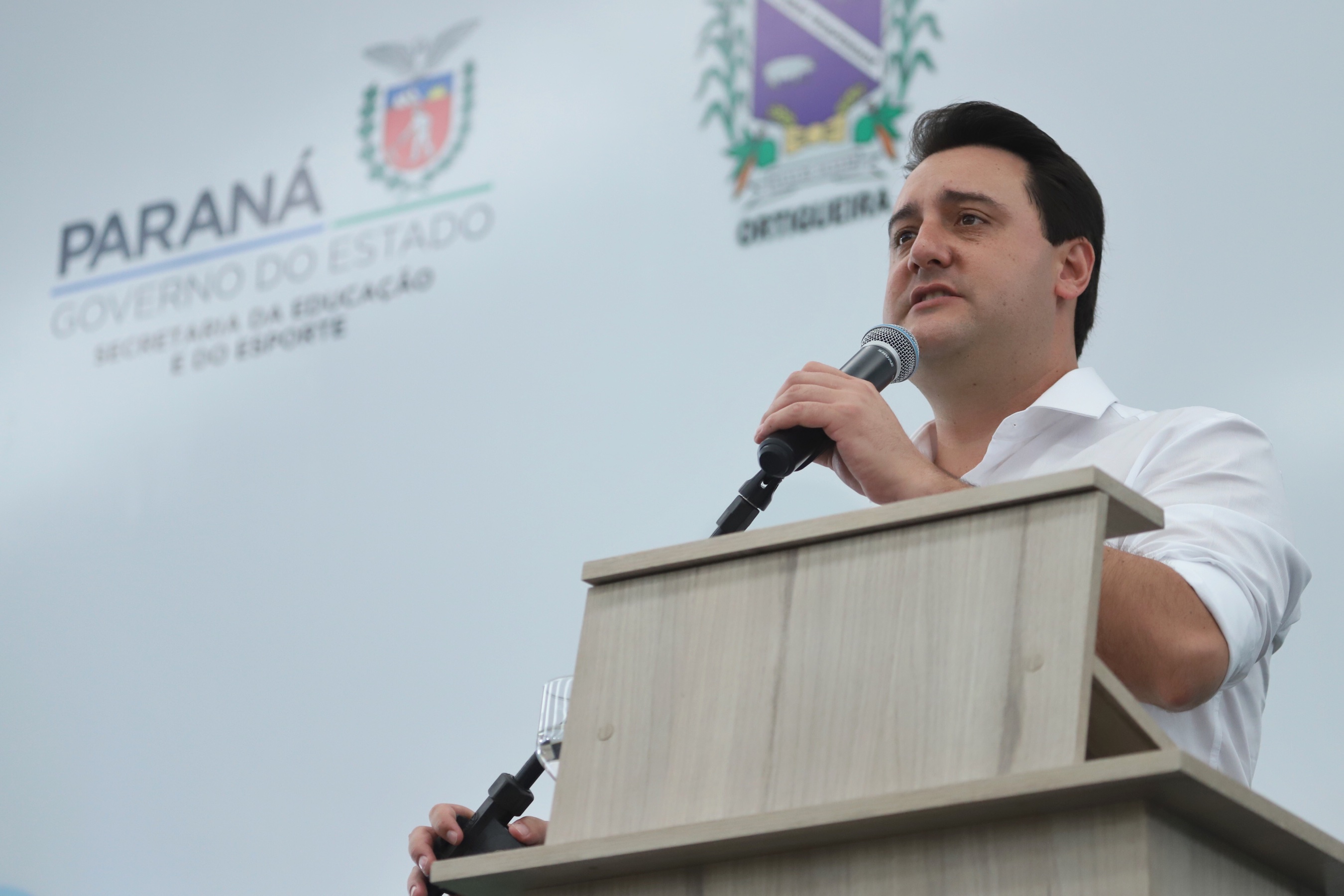 O governador Carlos Massa Ratinho Junior inaugurou nesta sexta-feira (31) a primeira escola técnica de operação florestal do Brasil, em Ortigueira, nos Campos Gerais. O Centro Estadual de Educação Profissional Florestal e Agrícola é fruto de uma parceria entre o Governo do Estado, a Klabin e a prefeitura. O investimento total foi de R$ 35 milhões, sendo R$ 12 milhões repassados pela Secretaria da Educação e do Esporte. Foto: José Fernando Ogura/AEN