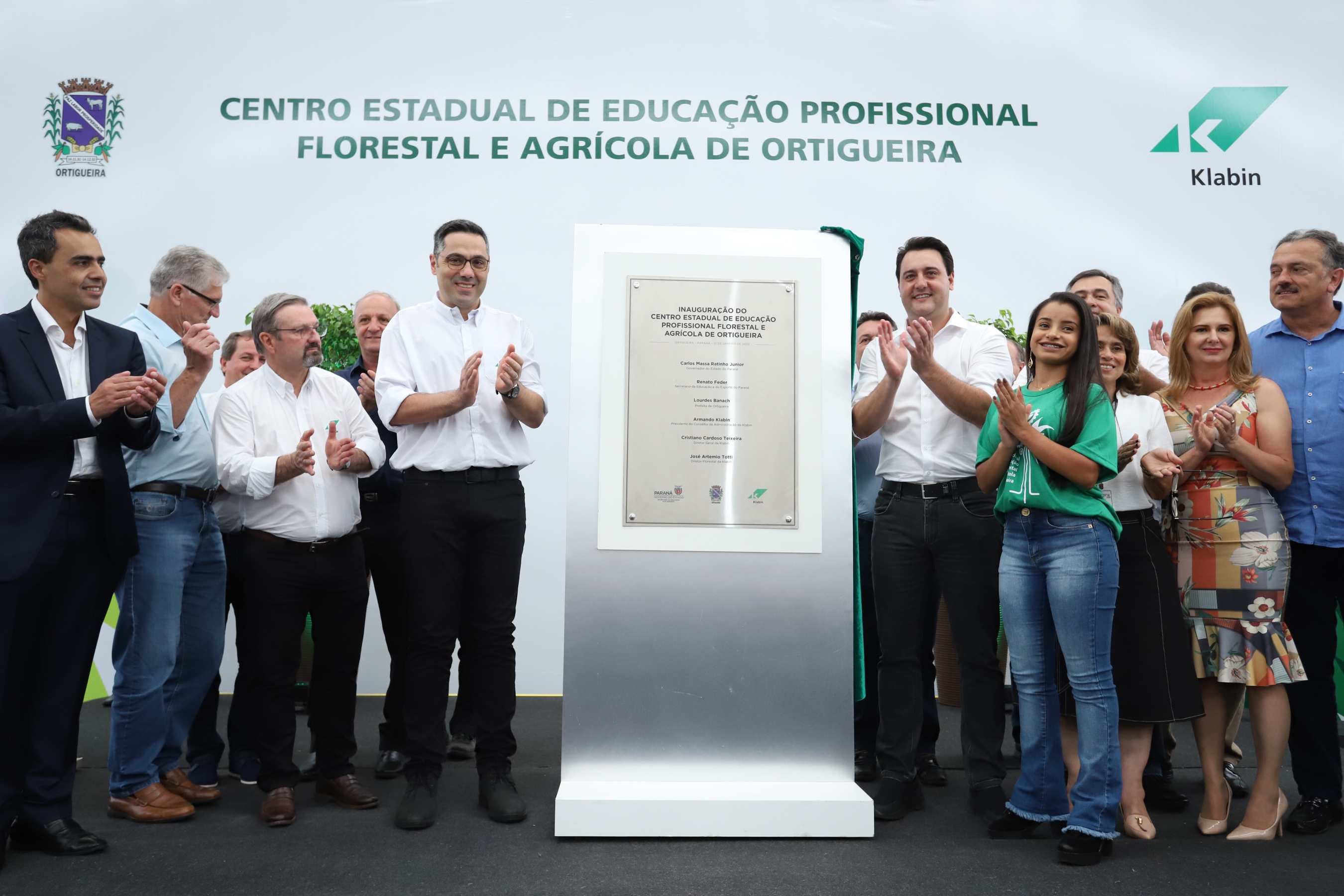 O governador Carlos Massa Ratinho Junior inaugurou nesta sexta-feira (31) a primeira escola técnica de operação florestal do Brasil, em Ortigueira, nos Campos Gerais. O Centro Estadual de Educação Profissional Florestal e Agrícola é fruto de uma parceria entre o Governo do Estado, a Klabin e a prefeitura. O investimento total foi de R$ 35 milhões, sendo R$ 12 milhões repassados pela Secretaria da Educação e do Esporte. Foto: José Fernando Ogura/AEN