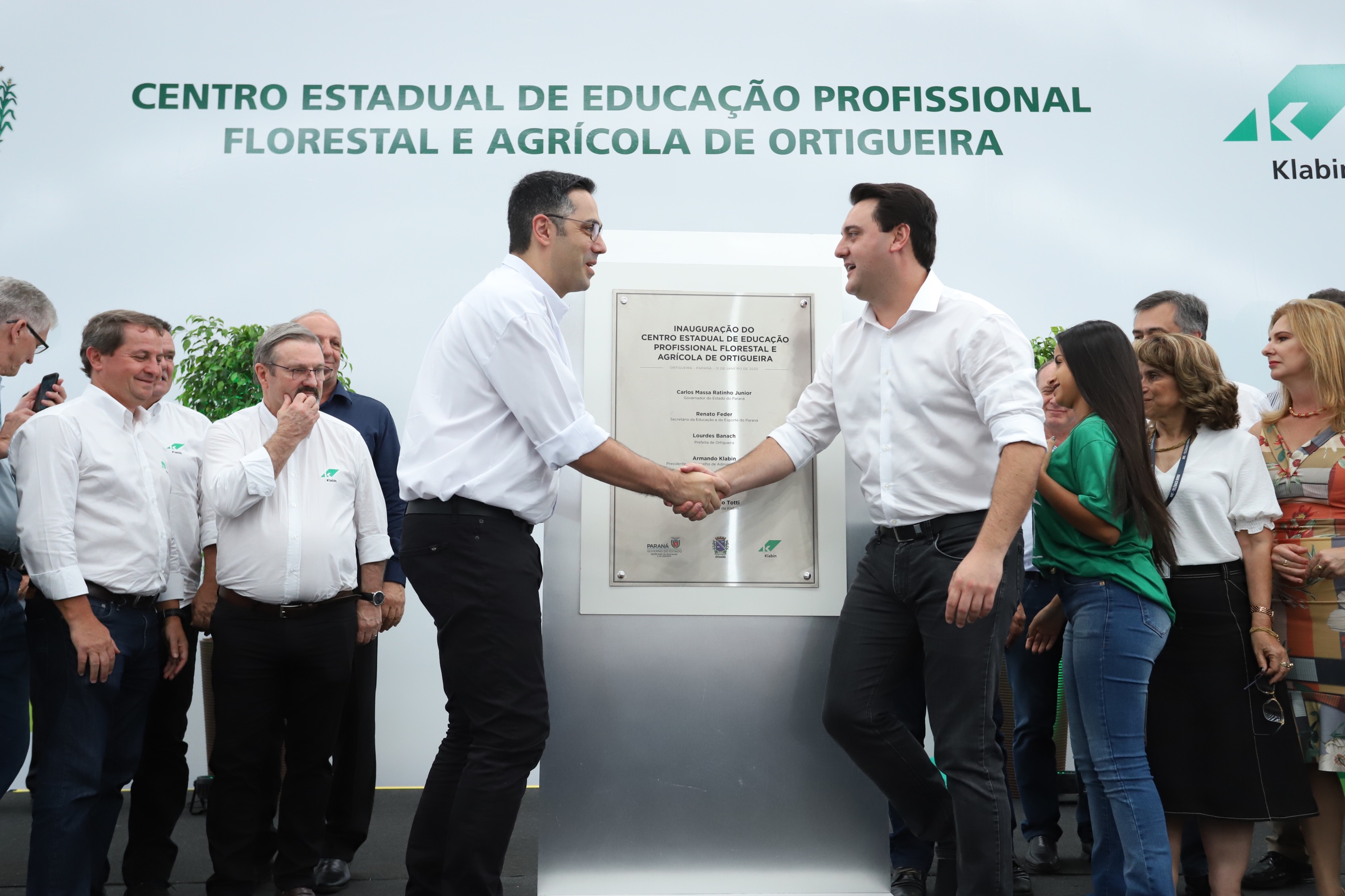 O governador Carlos Massa Ratinho Junior inaugurou nesta sexta-feira (31) a primeira escola técnica de operação florestal do Brasil, em Ortigueira, nos Campos Gerais. O Centro Estadual de Educação Profissional Florestal e Agrícola é fruto de uma parceria entre o Governo do Estado, a Klabin e a prefeitura. O investimento total foi de R$ 35 milhões, sendo R$ 12 milhões repassados pela Secretaria da Educação e do Esporte. Foto: José Fernando Ogura/AEN