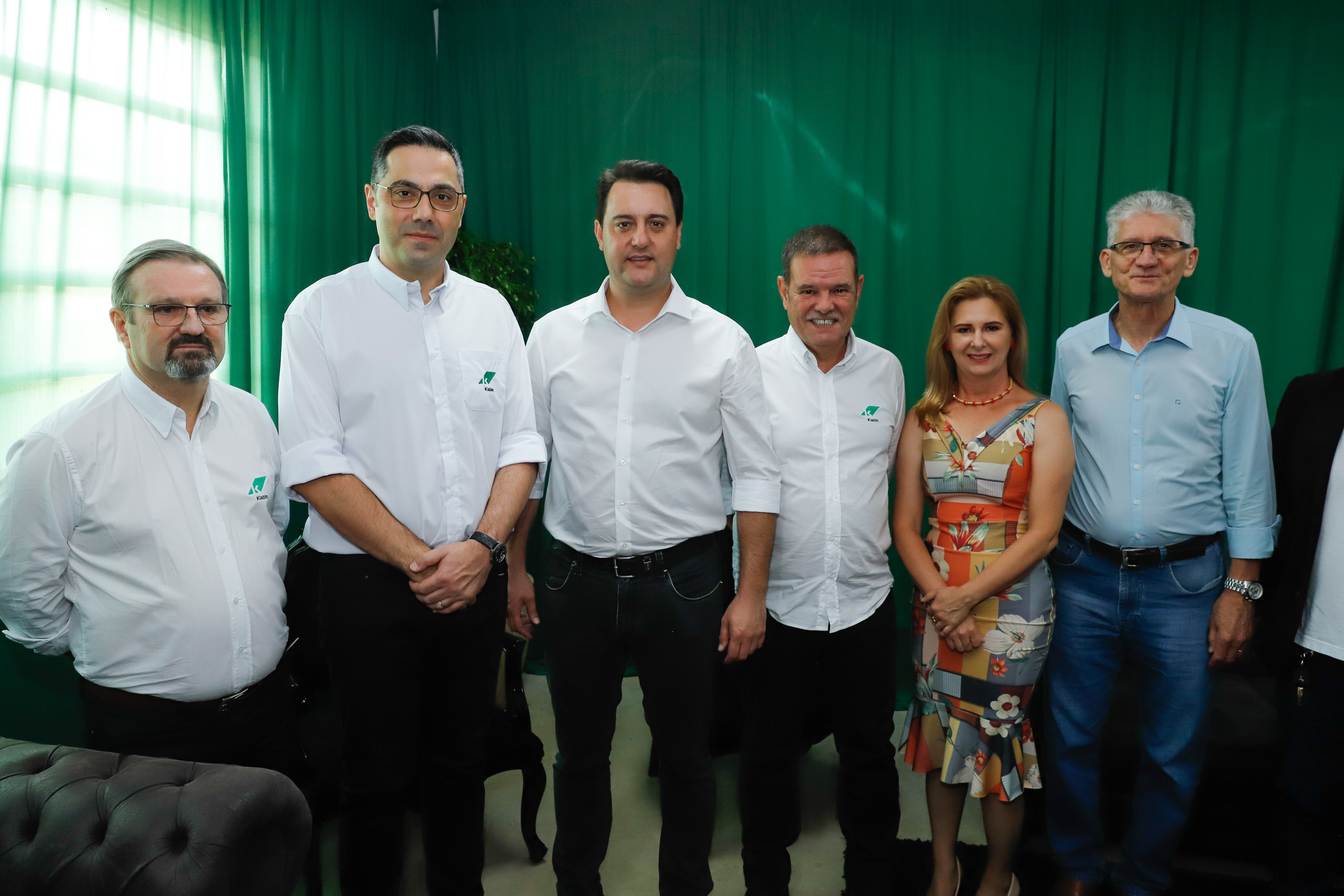 O governador Carlos Massa Ratinho Junior inaugurou nesta sexta-feira (31) a primeira escola técnica de operação florestal do Brasil, em Ortigueira, nos Campos Gerais. O Centro Estadual de Educação Profissional Florestal e Agrícola é fruto de uma parceria entre o Governo do Estado, a Klabin e a prefeitura. O investimento total foi de R$ 35 milhões, sendo R$ 12 milhões repassados pela Secretaria da Educação e do Esporte.