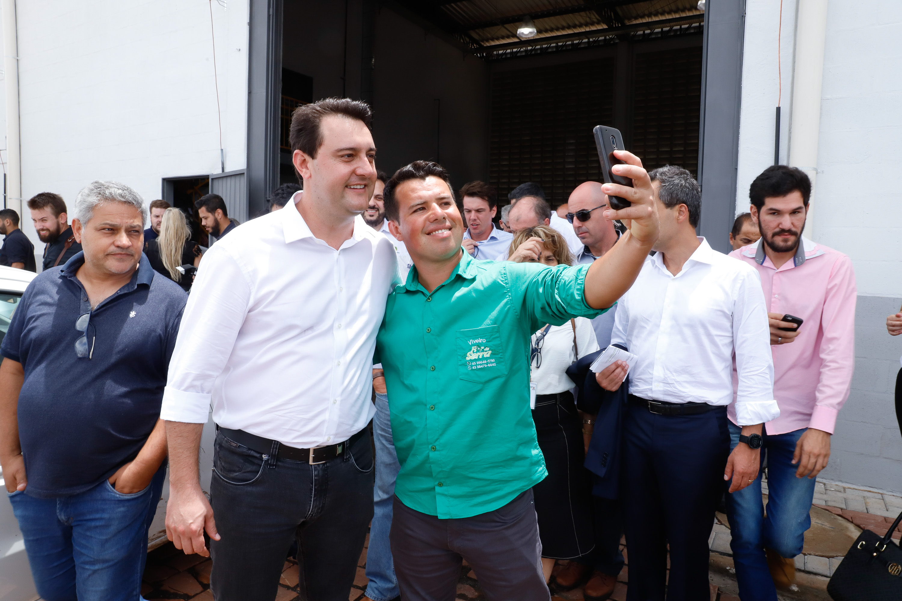 O governador Carlos Massa Ratinho Junior inaugurou nesta sexta-feira (31) a primeira escola técnica de operação florestal do Brasil, em Ortigueira, nos Campos Gerais. O Centro Estadual de Educação Profissional Florestal e Agrícola é fruto de uma parceria entre o Governo do Estado, a Klabin e a prefeitura. O investimento total foi de R$ 35 milhões, sendo R$ 12 milhões repassados pela Secretaria da Educação e do Esporte.