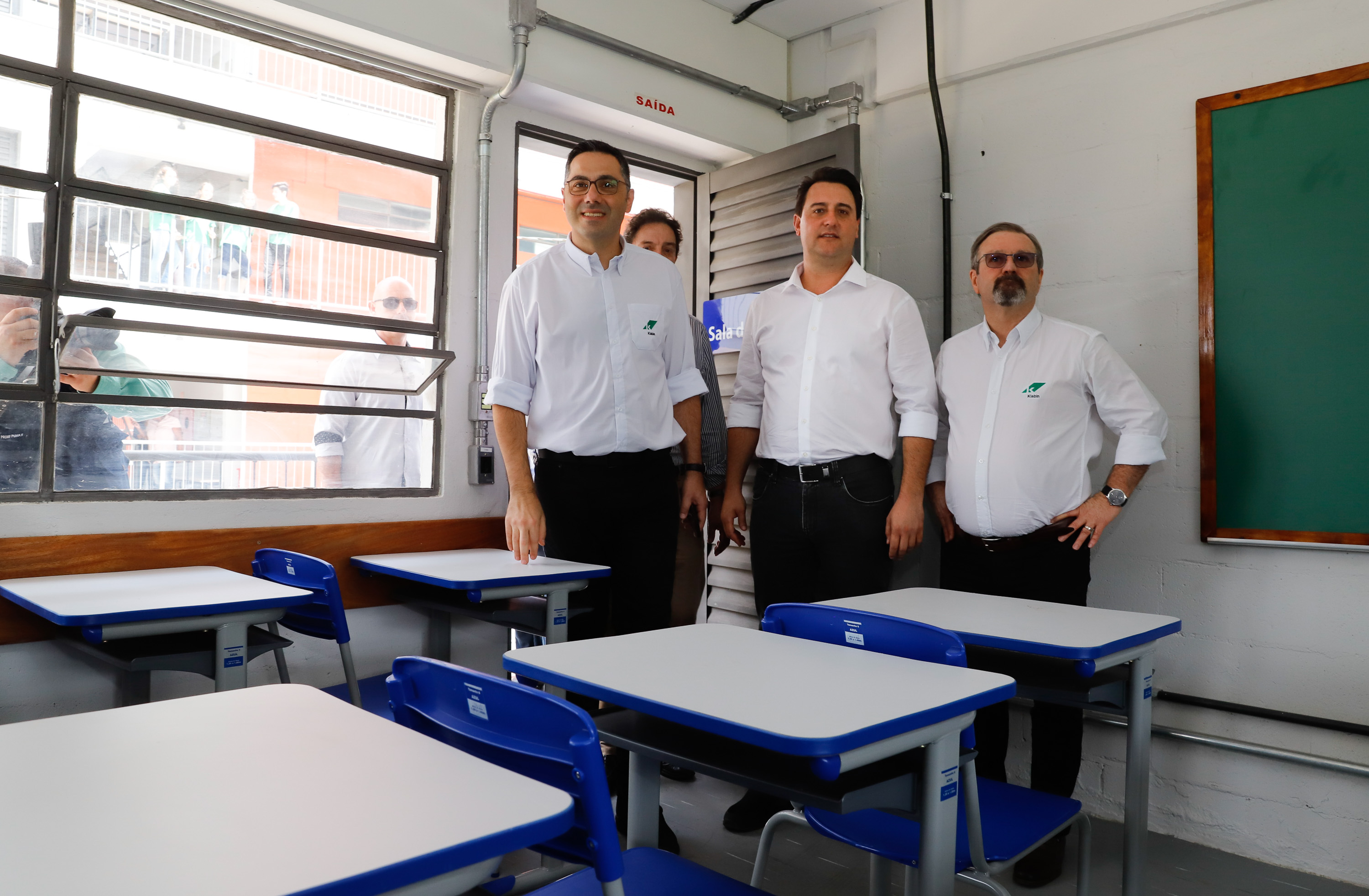 O governador Carlos Massa Ratinho Junior inaugurou nesta sexta-feira (31) a primeira escola técnica de operação florestal do Brasil, em Ortigueira, nos Campos Gerais. O Centro Estadual de Educação Profissional Florestal e Agrícola é fruto de uma parceria entre o Governo do Estado, a Klabin e a prefeitura. O investimento total foi de R$ 35 milhões, sendo R$ 12 milhões repassados pela Secretaria da Educação e do Esporte.