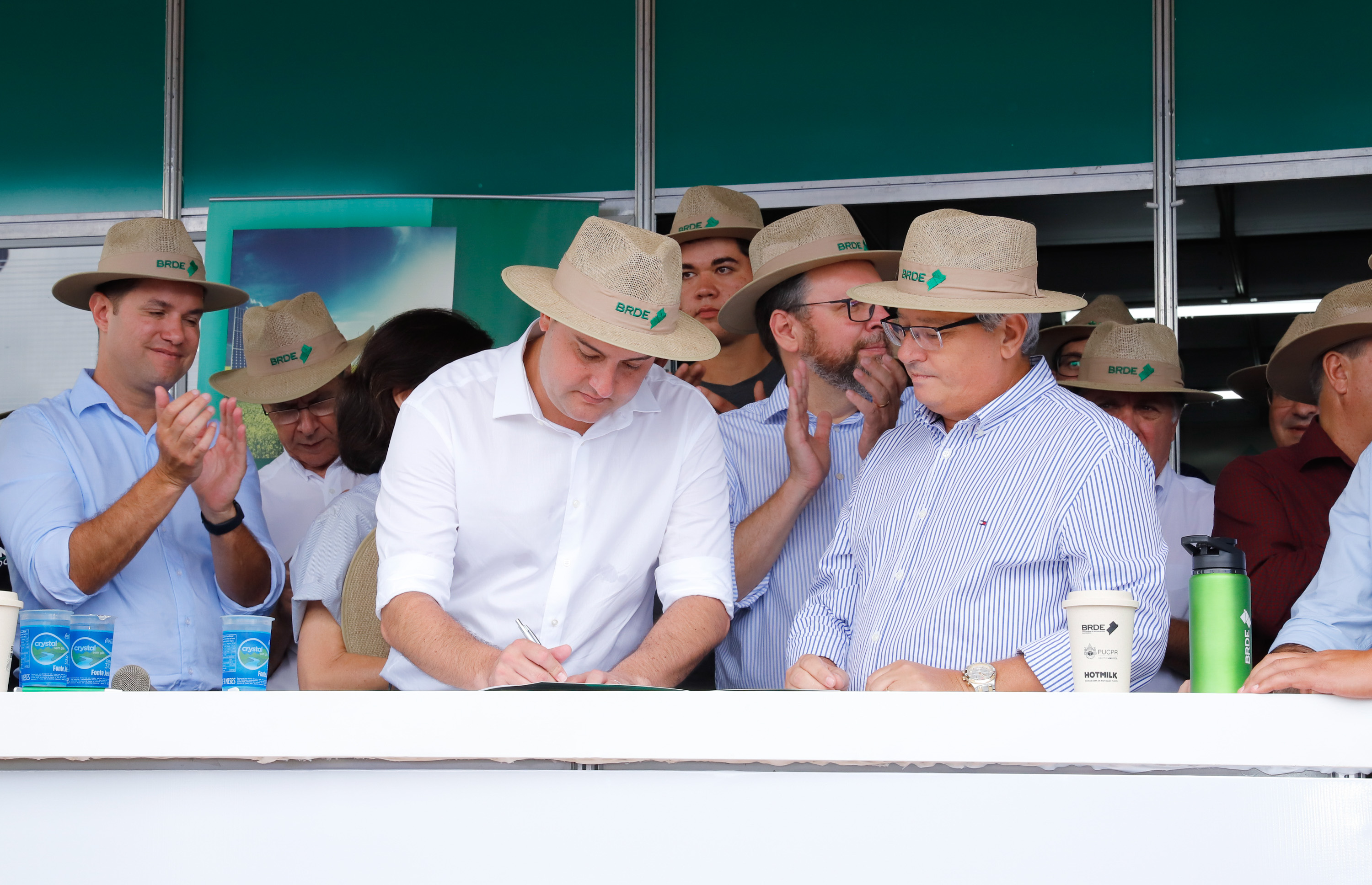 O Banco Regional de Desenvolvimento do Extremo Sul (BRDE) lançou nesta quinta-feira (06), no Show Rural em Cascavel (Oeste), o edital de chamamento público do programa BRDE Labs, voltado ao apoio, capacitação e aporte financeiro de startups. Na solenidade, que teve a presença do governador Carlos Massa Ratinho Junior, também foram assinados contratos de crédito com cooperativas agroindustriais. - Cascavel, 06/02/2020 - Foto: Rodrigo Félix Leal/AEN