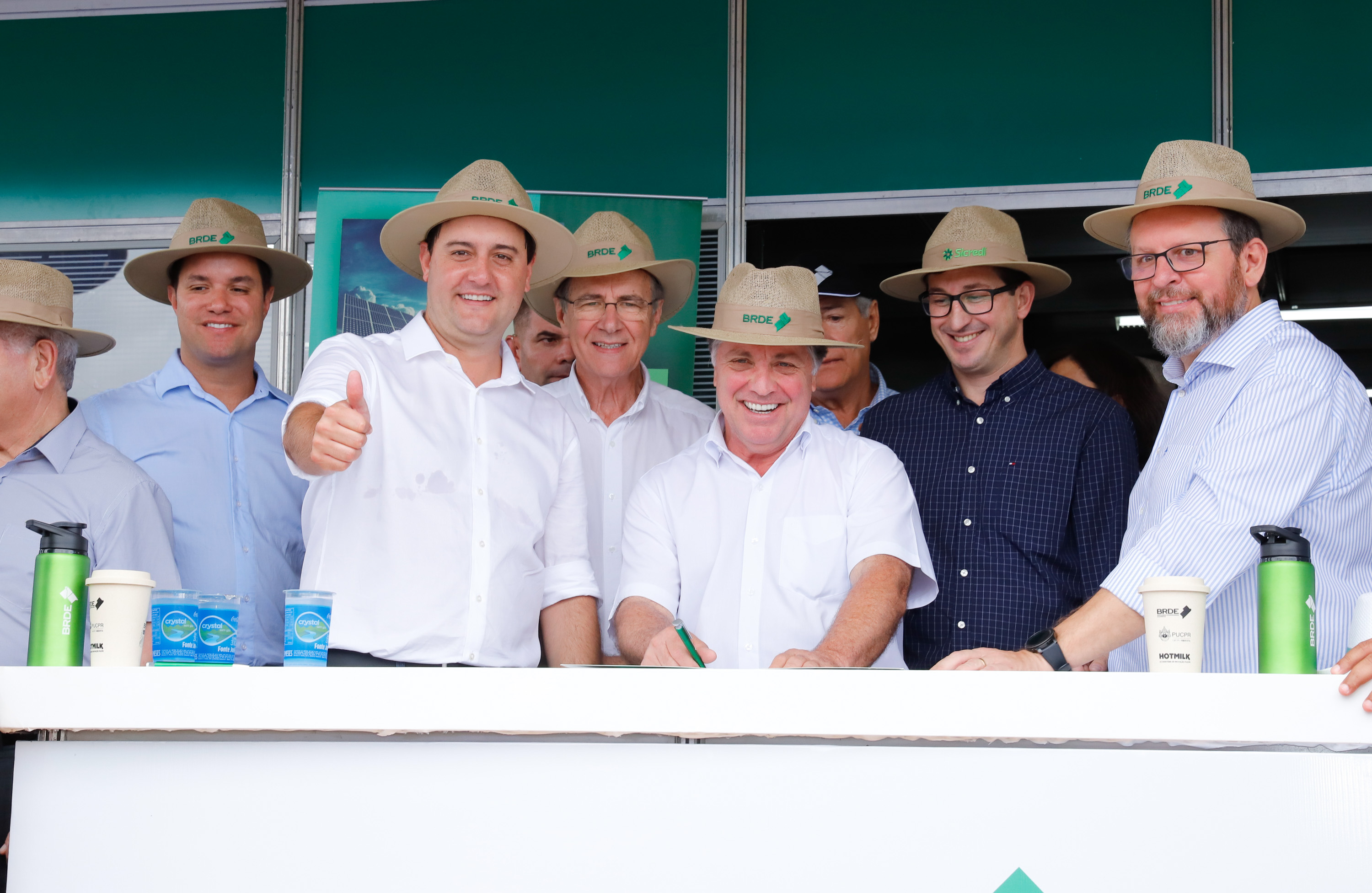 O Banco Regional de Desenvolvimento do Extremo Sul (BRDE) lançou nesta quinta-feira (06), no Show Rural em Cascavel (Oeste), o edital de chamamento público do programa BRDE Labs, voltado ao apoio, capacitação e aporte financeiro de startups. Na solenidade, que teve a presença do governador Carlos Massa Ratinho Junior, também foram assinados contratos de crédito com cooperativas agroindustriais. - Cascavel, 06/02/2020 - Foto: Rodrigo Félix Leal/AEN