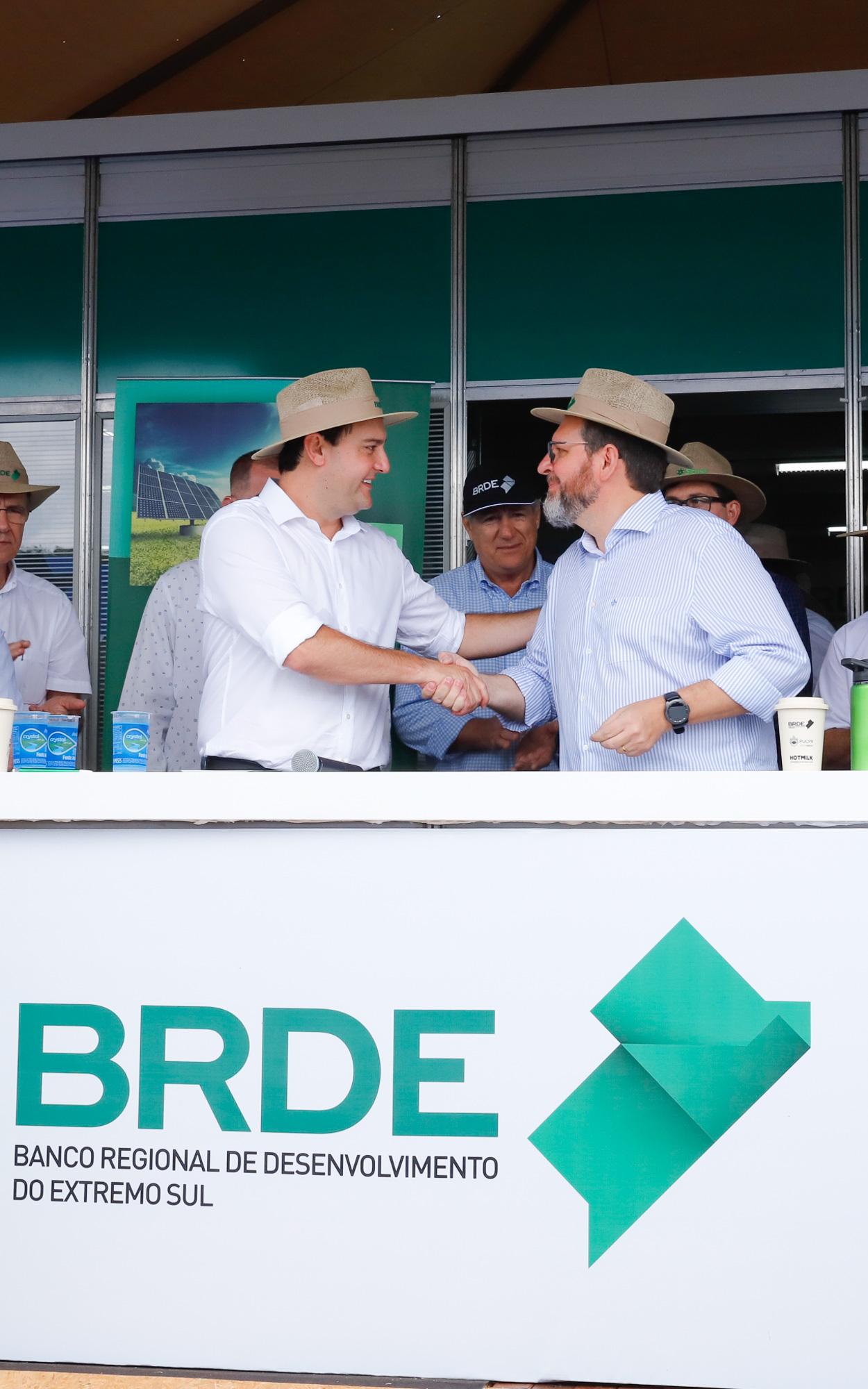 O Banco Regional de Desenvolvimento do Extremo Sul (BRDE) lançou nesta quinta-feira (06), no Show Rural em Cascavel (Oeste), o edital de chamamento público do programa BRDE Labs, voltado ao apoio, capacitação e aporte financeiro de startups. Na solenidade, que teve a presença do governador Carlos Massa Ratinho Junior, também foram assinados contratos de crédito com cooperativas agroindustriais. - Cascavel, 06/02/2020 - Foto: Rodrigo Félix Leal/AEN