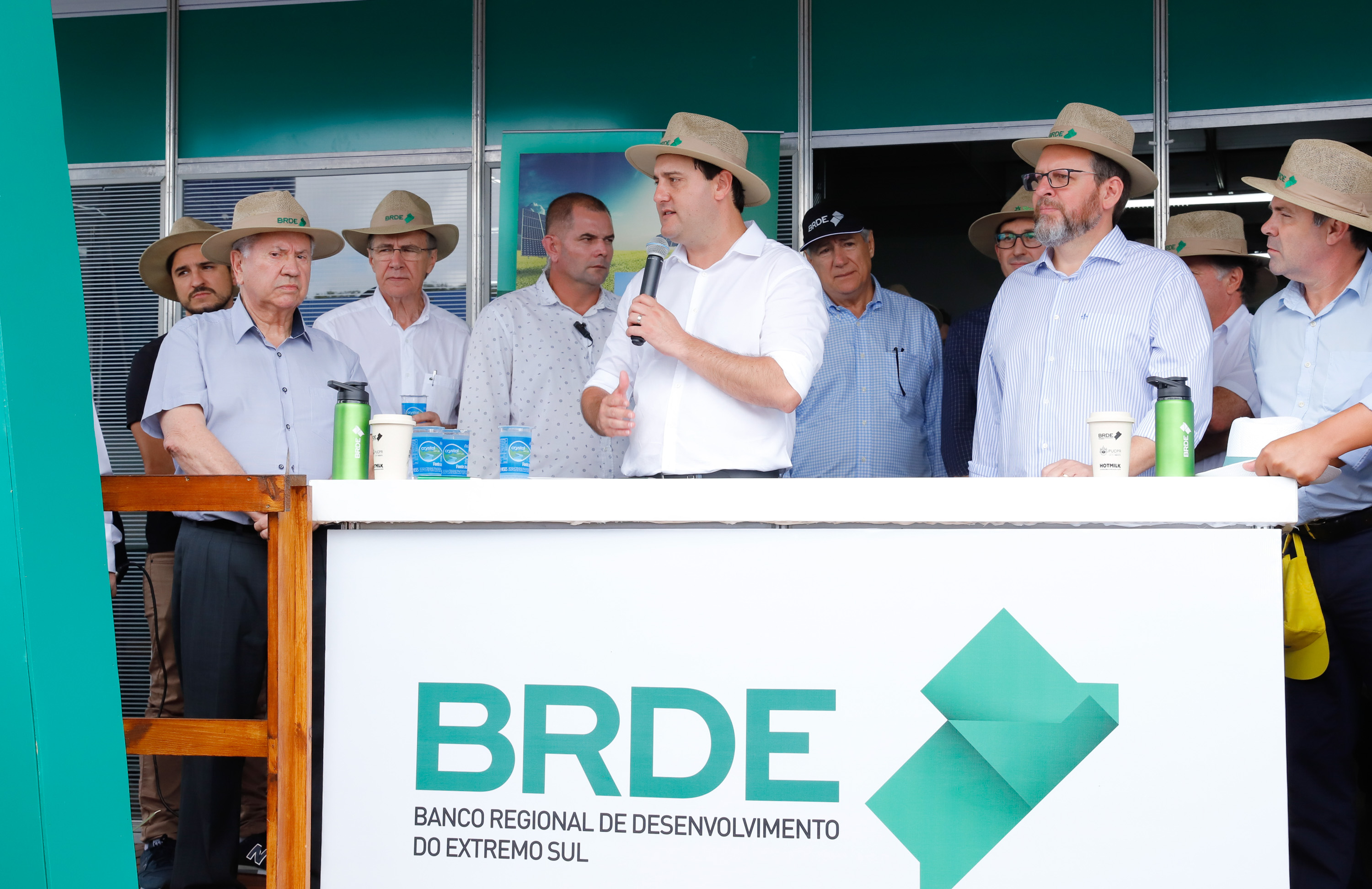 O Banco Regional de Desenvolvimento do Extremo Sul (BRDE) lançou nesta quinta-feira (06), no Show Rural em Cascavel (Oeste), o edital de chamamento público do programa BRDE Labs, voltado ao apoio, capacitação e aporte financeiro de startups. Na solenidade, que teve a presença do governador Carlos Massa Ratinho Junior, também foram assinados contratos de crédito com cooperativas agroindustriais. - Cascavel, 06/02/2020 - Foto: Rodrigo Félix Leal/AEN