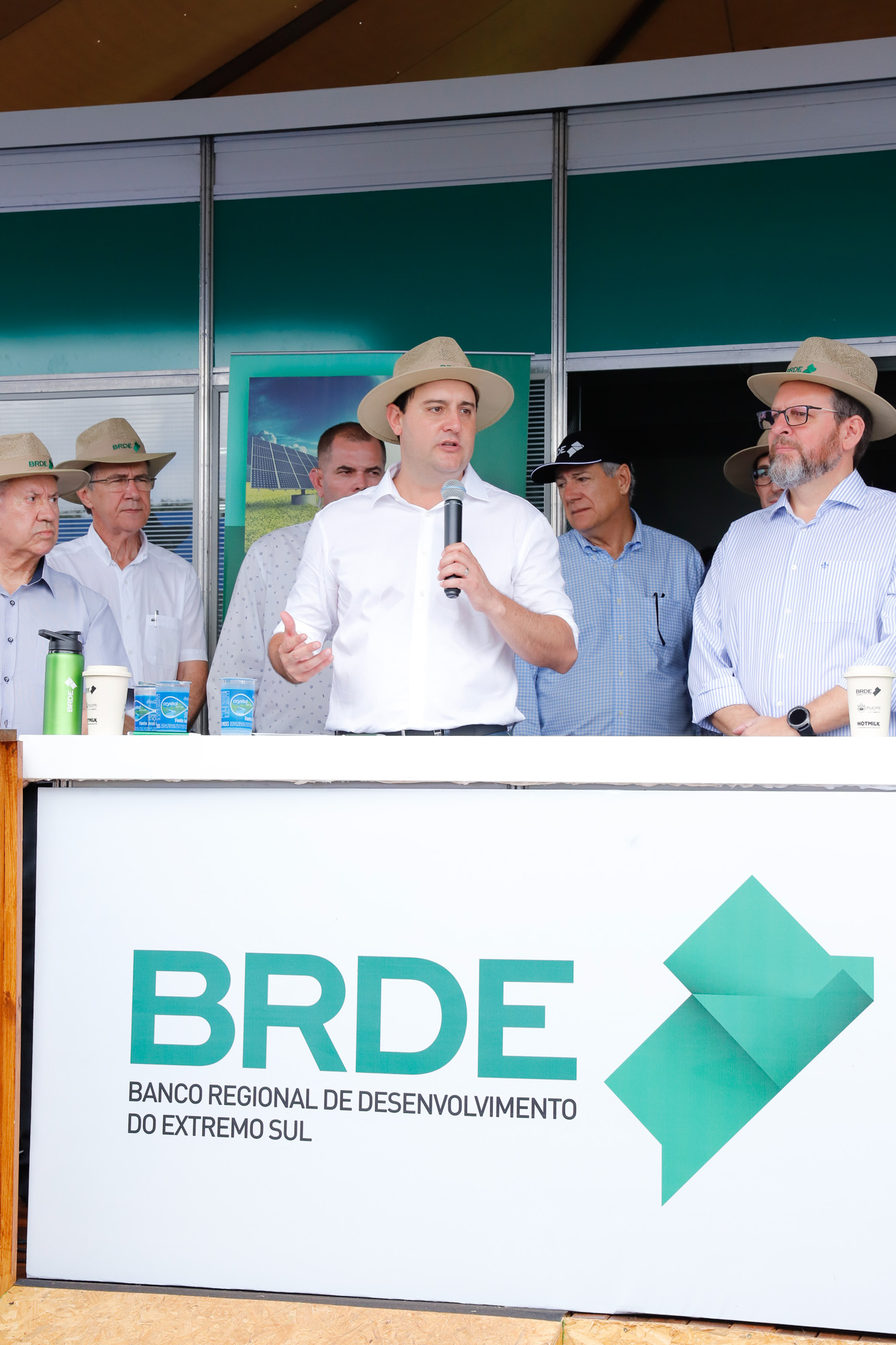 O Banco Regional de Desenvolvimento do Extremo Sul (BRDE) lançou nesta quinta-feira (06), no Show Rural em Cascavel (Oeste), o edital de chamamento público do programa BRDE Labs, voltado ao apoio, capacitação e aporte financeiro de startups. Na solenidade, que teve a presença do governador Carlos Massa Ratinho Junior, também foram assinados contratos de crédito com cooperativas agroindustriais. - Cascavel, 06/02/2020 - Foto: Rodrigo Félix Leal/AEN