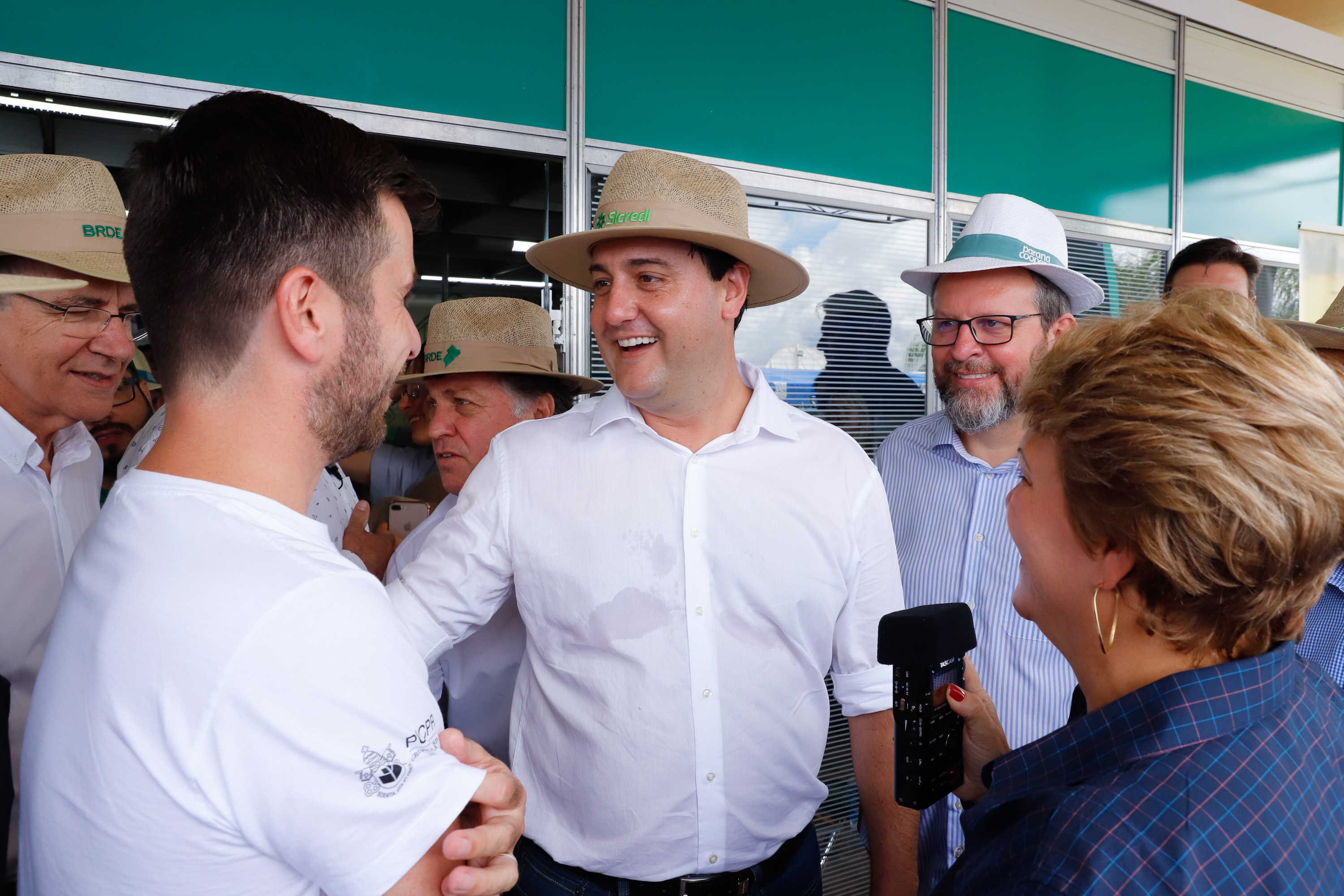 O Banco Regional de Desenvolvimento do Extremo Sul (BRDE) lançou nesta quinta-feira (06), no Show Rural em Cascavel (Oeste), o edital de chamamento público do programa BRDE Labs, voltado ao apoio, capacitação e aporte financeiro de startups. Na solenidade, que teve a presença do governador Carlos Massa Ratinho Junior, também foram assinados contratos de crédito com cooperativas agroindustriais. - Cascavel, 06/02/2020 - Foto: Rodrigo Félix Leal/AEN