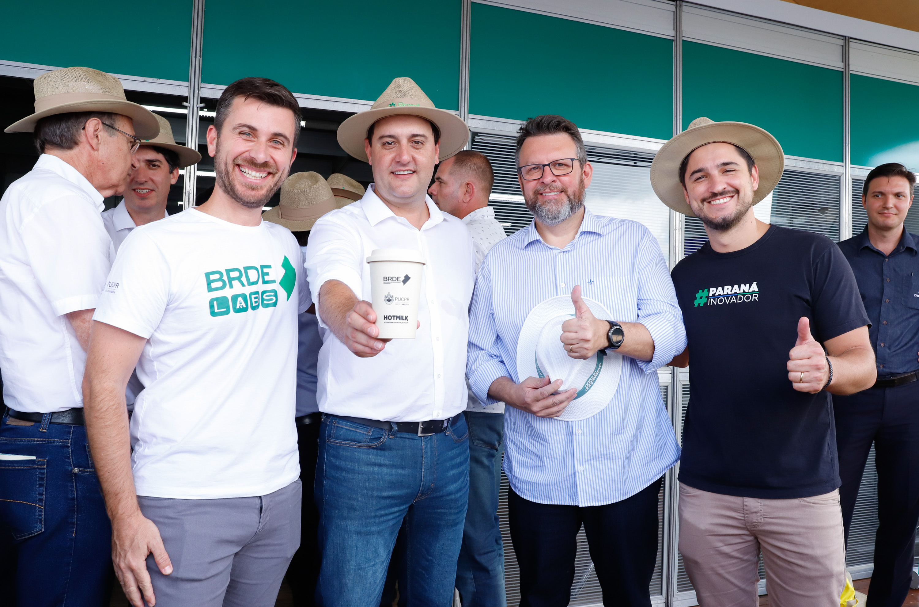 O Banco Regional de Desenvolvimento do Extremo Sul (BRDE) lançou nesta quinta-feira (06), no Show Rural em Cascavel (Oeste), o edital de chamamento público do programa BRDE Labs, voltado ao apoio, capacitação e aporte financeiro de startups. Na solenidade, que teve a presença do governador Carlos Massa Ratinho Junior, também foram assinados contratos de crédito com cooperativas agroindustriais. - Cascavel, 06/02/2020 - Foto: Rodrigo Félix Leal/AEN