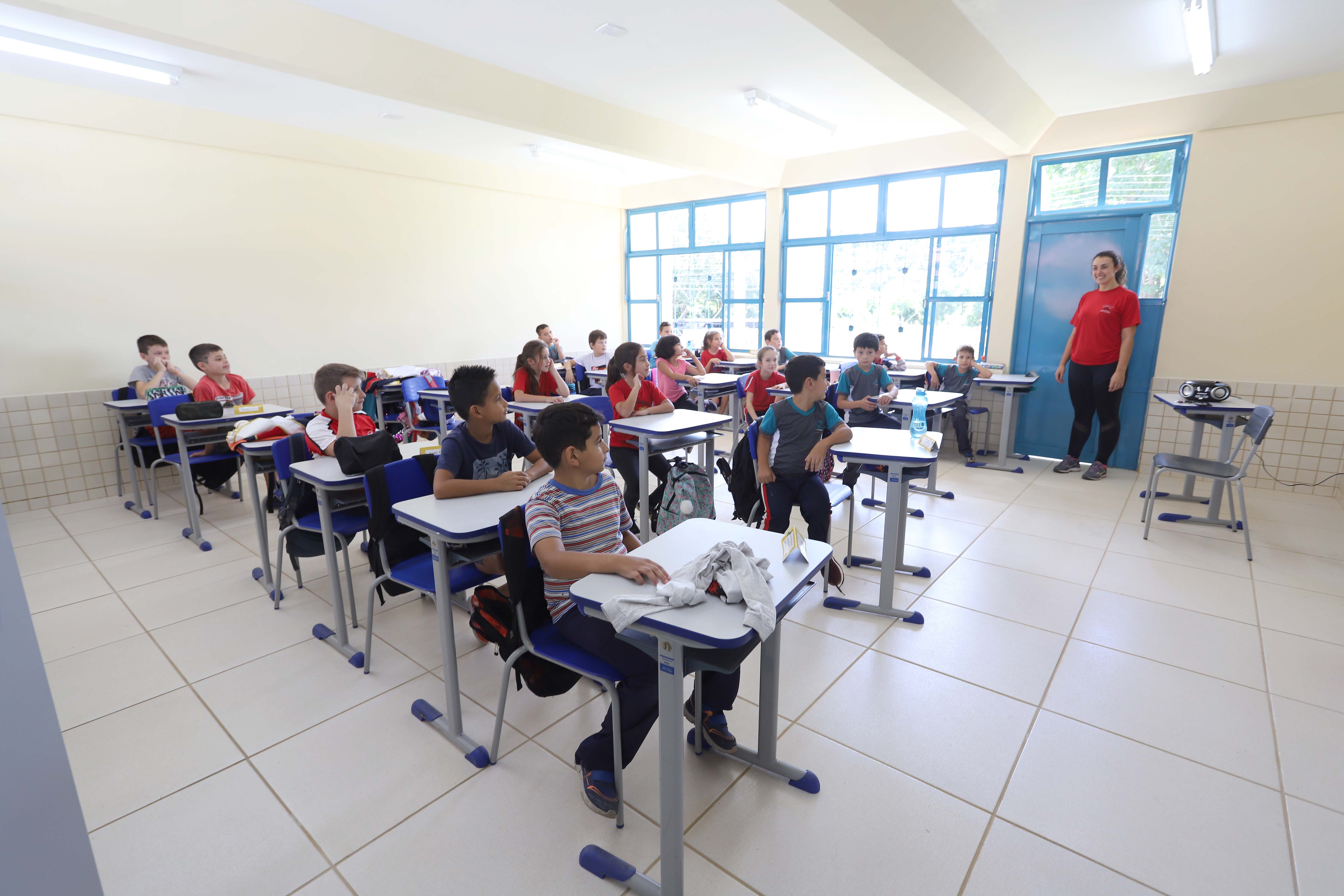 GOVERNADOR INAUGURA ESCOLA E LIBERA RECURSOS EM RIO NEGRO. O governador Carlos Massa Ratinho inaugura a Escola Municipal Ana Zorning e confirma recursos para pavimentação, em Rio Negro, região sudeste do Paraná. Presentes no evento: prefeito de Rio Negro, Milton José Paizani; secretário de Desenvolvimento Urbano, João Carlos Ortega; secretário de Educação e do Esporte, Renato Feder; de Agricultura e Abastecimento, Norberto Ortigara; entre outros.Rio Negro, 13-02-20.Foto: Arnaldo Alves / AEN.