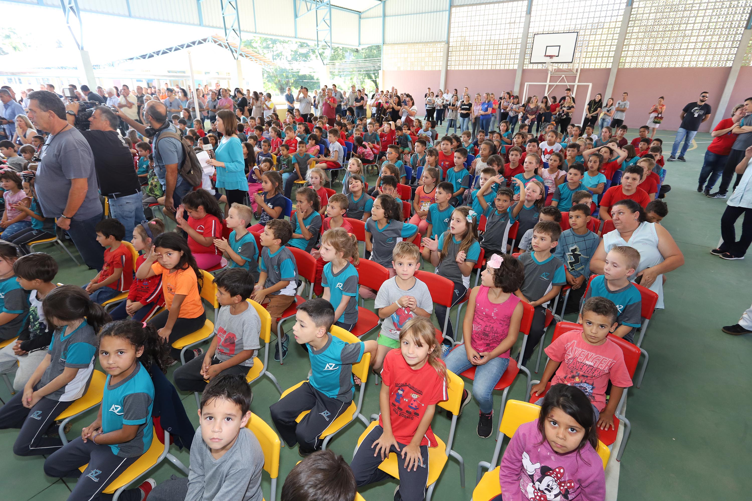 GOVERNADOR INAUGURA ESCOLA E LIBERA RECURSOS EM RIO NEGRO. O governador Carlos Massa Ratinho inaugura a Escola Municipal Ana Zorning e confirma recursos para pavimentação, em Rio Negro, região sudeste do Paraná. Presentes no evento: prefeito de Rio Negro, Milton José Paizani; secretário de Desenvolvimento Urbano, João Carlos Ortega; secretário de Educação e do Esporte, Renato Feder; de Agricultura e Abastecimento, Norberto Ortigara; entre outros.Rio Negro, 13-02-20.Foto: Arnaldo Alves / AEN.