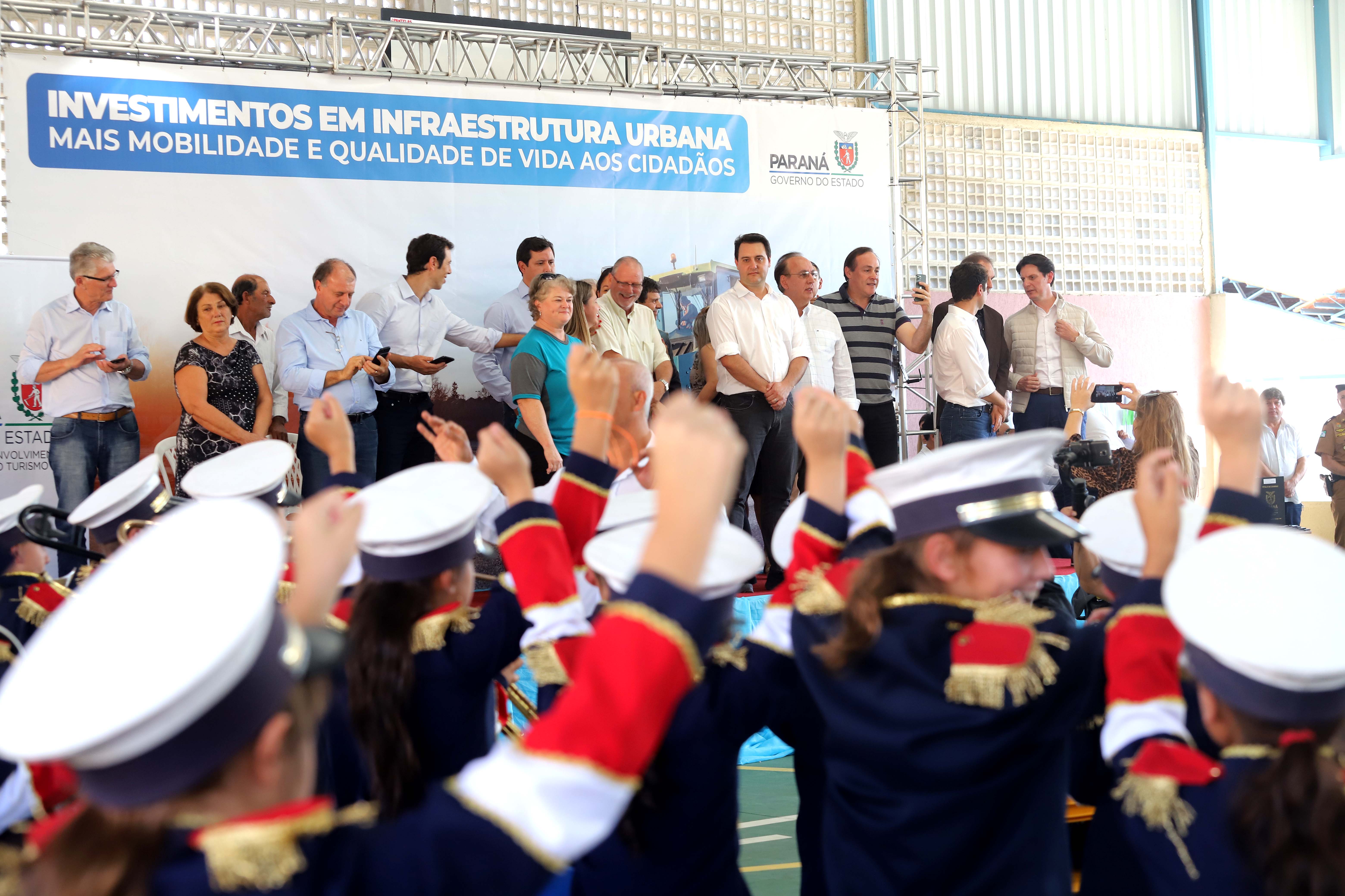 GOVERNADOR INAUGURA ESCOLA E LIBERA RECURSOS EM RIO NEGRO. O governador Carlos Massa Ratinho inaugura a Escola Municipal Ana Zorning e confirma recursos para pavimentação, em Rio Negro, região sudeste do Paraná. Presentes no evento: prefeito de Rio Negro, Milton José Paizani; secretário de Desenvolvimento Urbano, João Carlos Ortega; secretário de Educação e do Esporte, Renato Feder; de Agricultura e Abastecimento, Norberto Ortigara; entre outros.Rio Negro, 13-02-20.Foto: Arnaldo Alves / AEN.