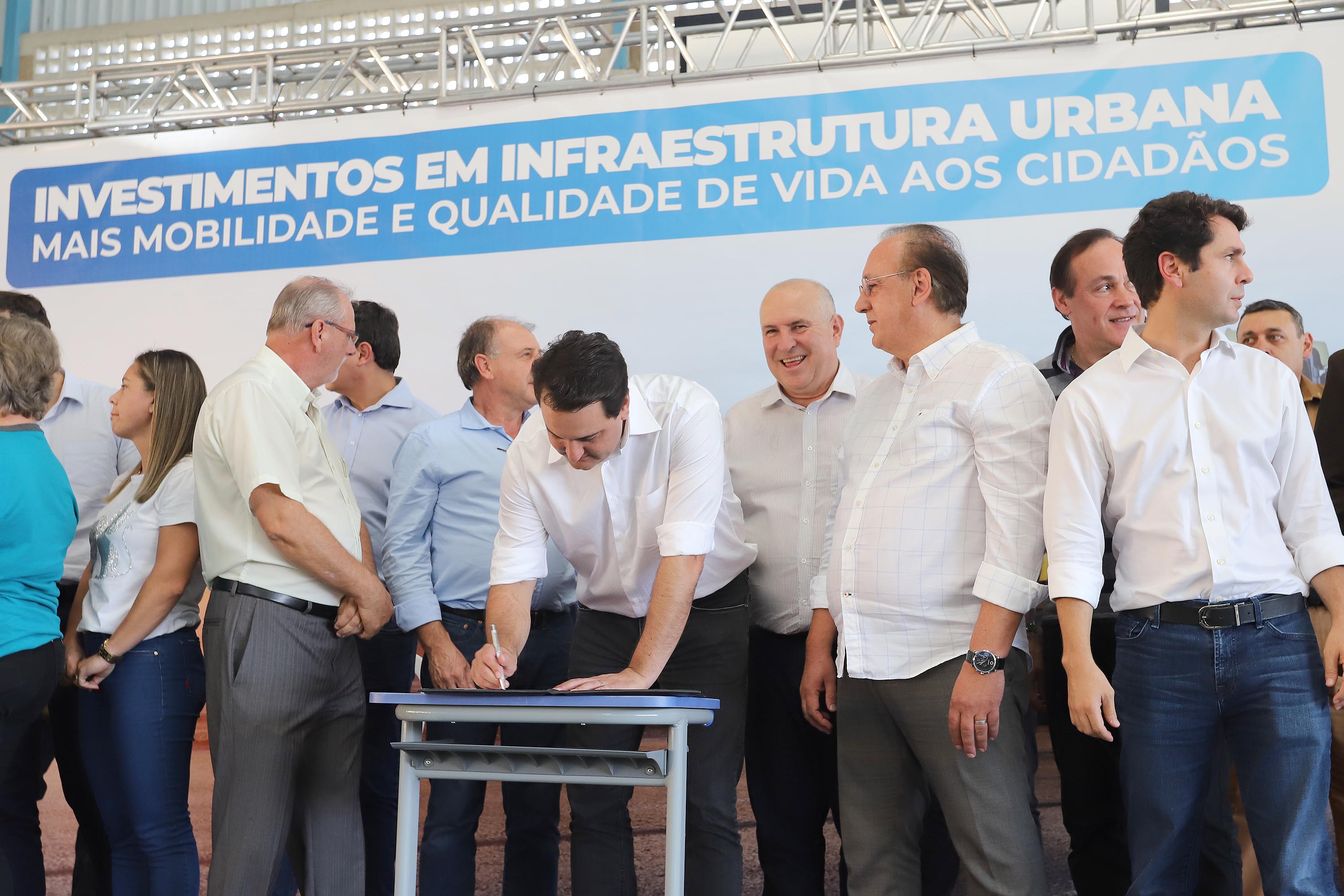 GOVERNADOR INAUGURA ESCOLA E LIBERA RECURSOS EM RIO NEGRO. O governador Carlos Massa Ratinho inaugura a Escola Municipal Ana Zorning e confirma recursos para pavimentação, em Rio Negro, região sudeste do Paraná. Presentes no evento: prefeito de Rio Negro, Milton José Paizani; secretário de Desenvolvimento Urbano, João Carlos Ortega; secretário de Educação e do Esporte, Renato Feder; de Agricultura e Abastecimento, Norberto Ortigara; entre outros.Rio Negro, 13-02-20.Foto: Arnaldo Alves / AEN.