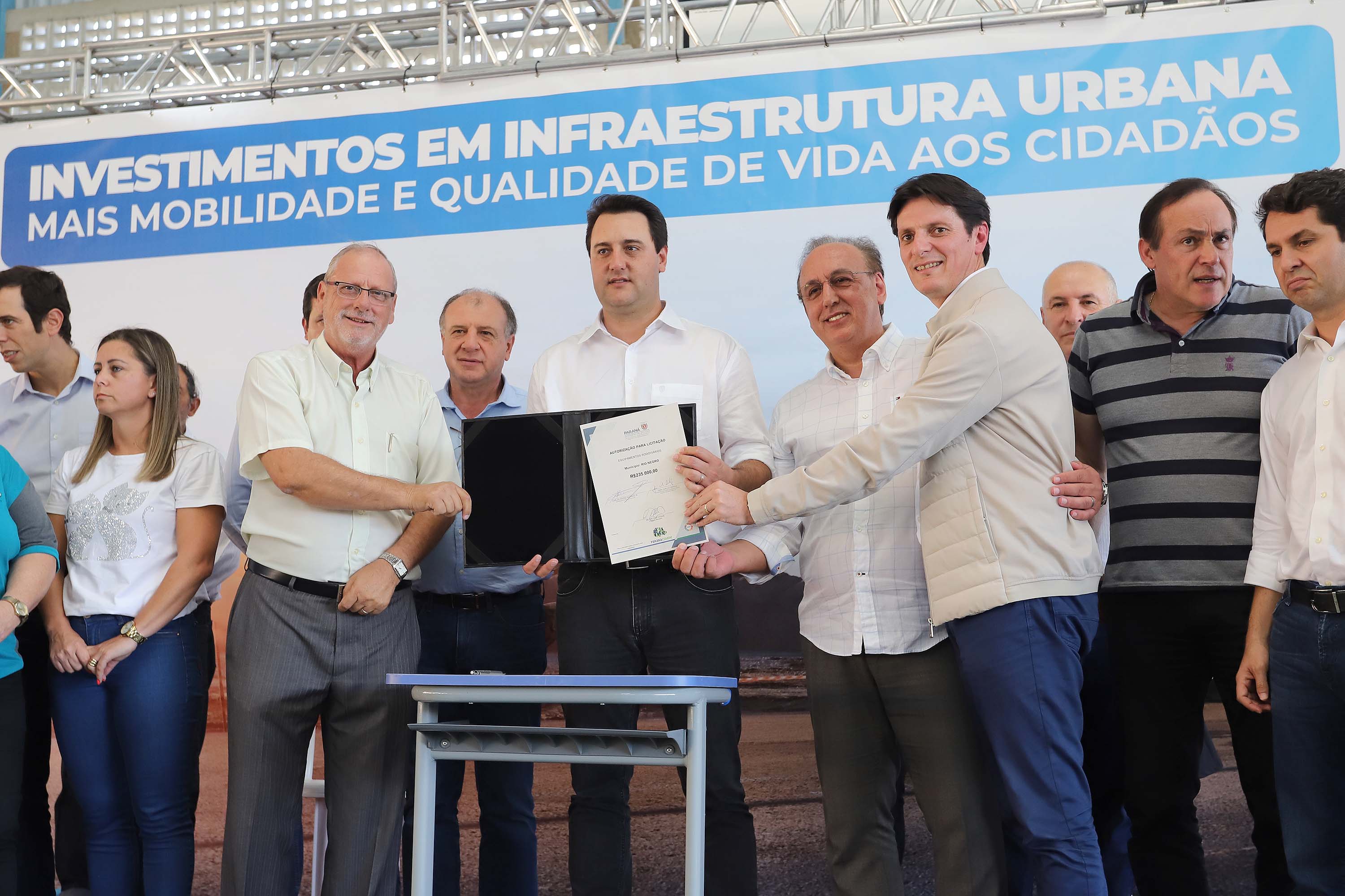GOVERNADOR INAUGURA ESCOLA E LIBERA RECURSOS EM RIO NEGRO. O governador Carlos Massa Ratinho inaugura a Escola Municipal Ana Zorning e confirma recursos para pavimentação, em Rio Negro, região sudeste do Paraná. Presentes no evento: prefeito de Rio Negro, Milton José Paizani; secretário de Desenvolvimento Urbano, João Carlos Ortega; secretário de Educação e do Esporte, Renato Feder; de Agricultura e Abastecimento, Norberto Ortigara; entre outros.Rio Negro, 13-02-20.Foto: Arnaldo Alves / AEN.