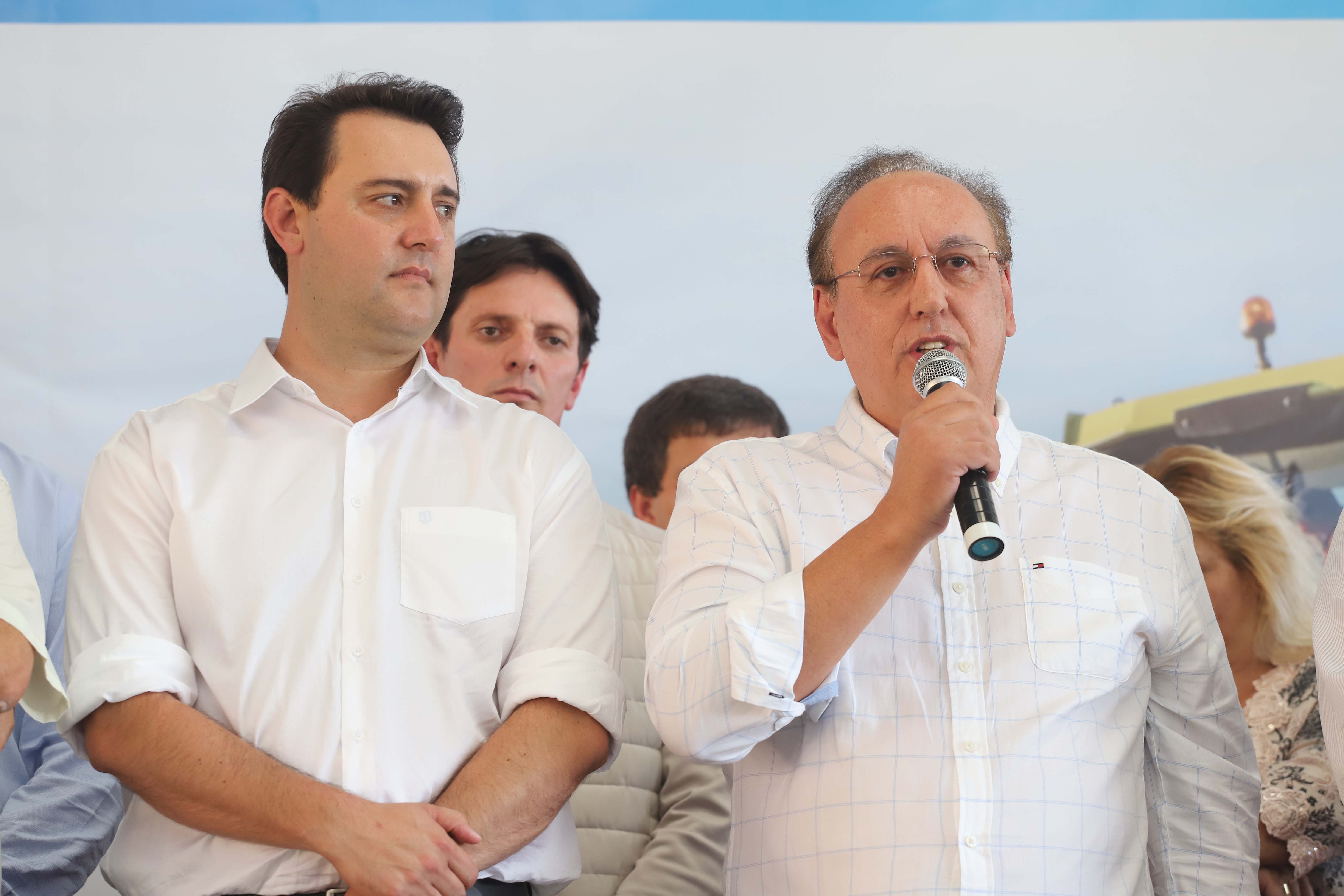 GOVERNADOR INAUGURA ESCOLA E LIBERA RECURSOS EM RIO NEGRO. O governador Carlos Massa Ratinho inaugura a Escola Municipal Ana Zorning e confirma recursos para pavimentação, em Rio Negro, região sudeste do Paraná. Presentes no evento: prefeito de Rio Negro, Milton José Paizani; secretário de Desenvolvimento Urbano, João Carlos Ortega; secretário de Educação e do Esporte, Renato Feder; de Agricultura e Abastecimento, Norberto Ortigara; entre outros.Rio Negro, 13-02-20.Foto: Arnaldo Alves / AEN.