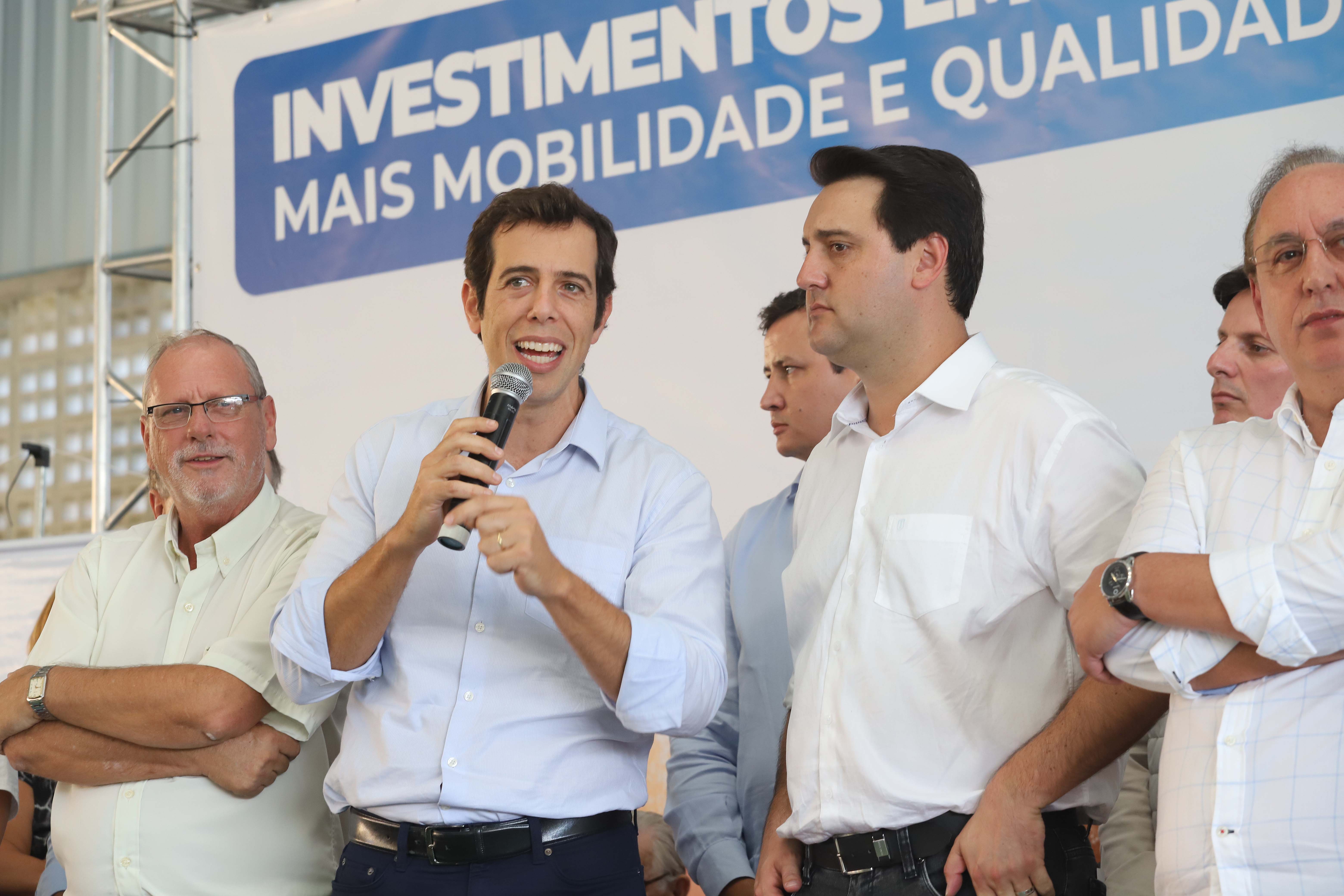 GOVERNADOR INAUGURA ESCOLA E LIBERA RECURSOS EM RIO NEGRO. O governador Carlos Massa Ratinho inaugura a Escola Municipal Ana Zorning e confirma recursos para pavimentação, em Rio Negro, região sudeste do Paraná. Presentes no evento: prefeito de Rio Negro, Milton José Paizani; secretário de Desenvolvimento Urbano, João Carlos Ortega; secretário de Educação e do Esporte, Renato Feder; de Agricultura e Abastecimento, Norberto Ortigara; entre outros.Rio Negro, 13-02-20.Foto: Arnaldo Alves / AEN.