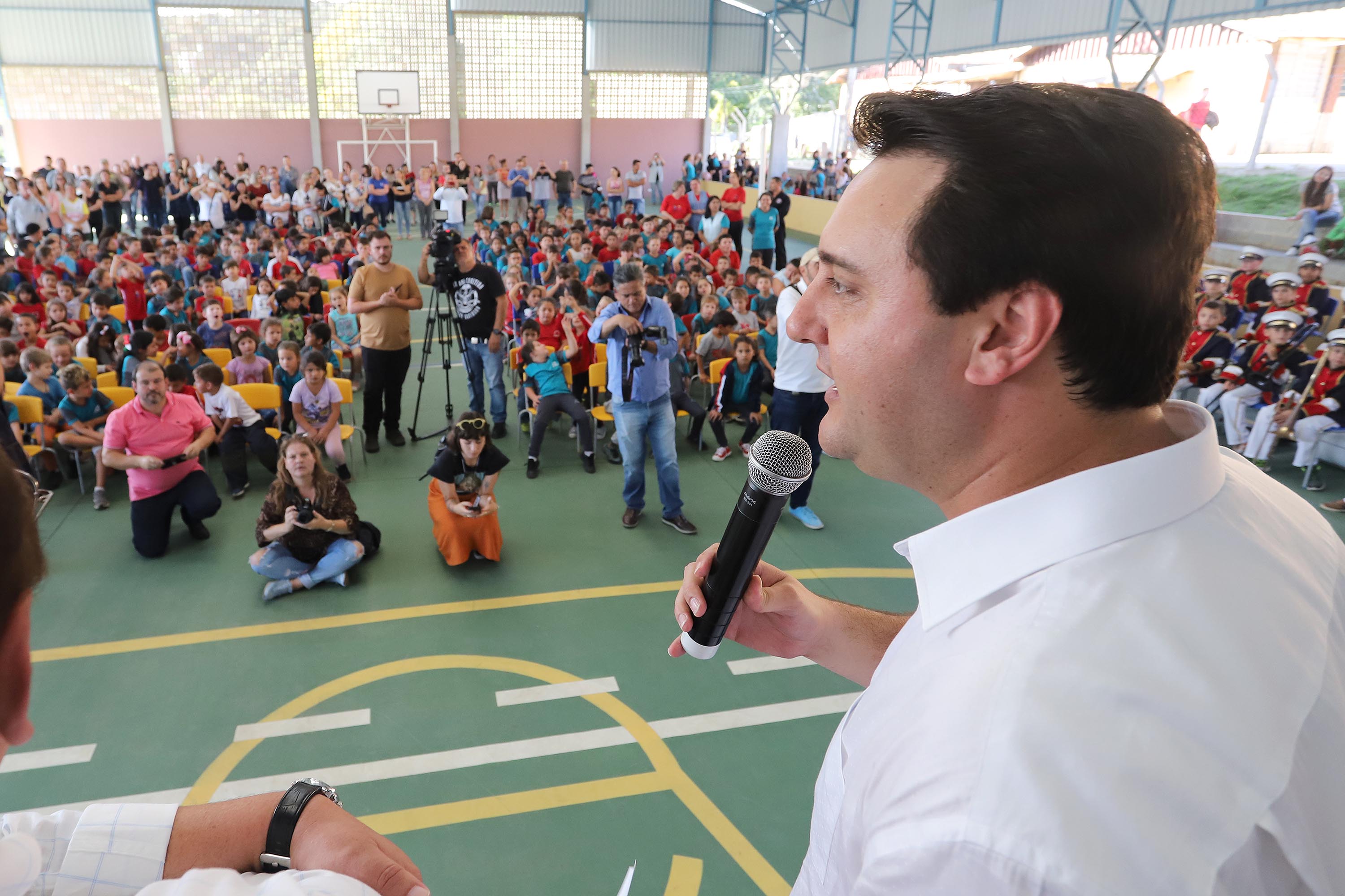GOVERNADOR INAUGURA ESCOLA E LIBERA RECURSOS EM RIO NEGRO. O governador Carlos Massa Ratinho inaugura a Escola Municipal Ana Zorning e confirma recursos para pavimentação, em Rio Negro, região sudeste do Paraná. Presentes no evento: prefeito de Rio Negro, Milton José Paizani; secretário de Desenvolvimento Urbano, João Carlos Ortega; secretário de Educação e do Esporte, Renato Feder; de Agricultura e Abastecimento, Norberto Ortigara; entre outros.Rio Negro, 13-02-20.Foto: Arnaldo Alves / AEN.