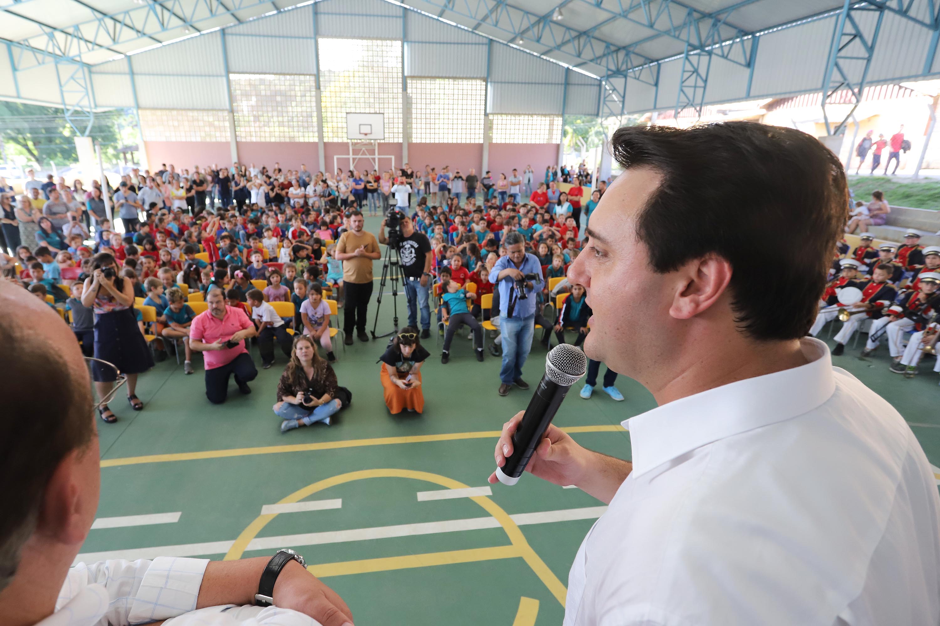 GOVERNADOR INAUGURA ESCOLA E LIBERA RECURSOS EM RIO NEGRO. O governador Carlos Massa Ratinho inaugura a Escola Municipal Ana Zorning e confirma recursos para pavimentação, em Rio Negro, região sudeste do Paraná. Presentes no evento: prefeito de Rio Negro, Milton José Paizani; secretário de Desenvolvimento Urbano, João Carlos Ortega; secretário de Educação e do Esporte, Renato Feder; de Agricultura e Abastecimento, Norberto Ortigara; entre outros.Rio Negro, 13-02-20.Foto: Arnaldo Alves / AEN.