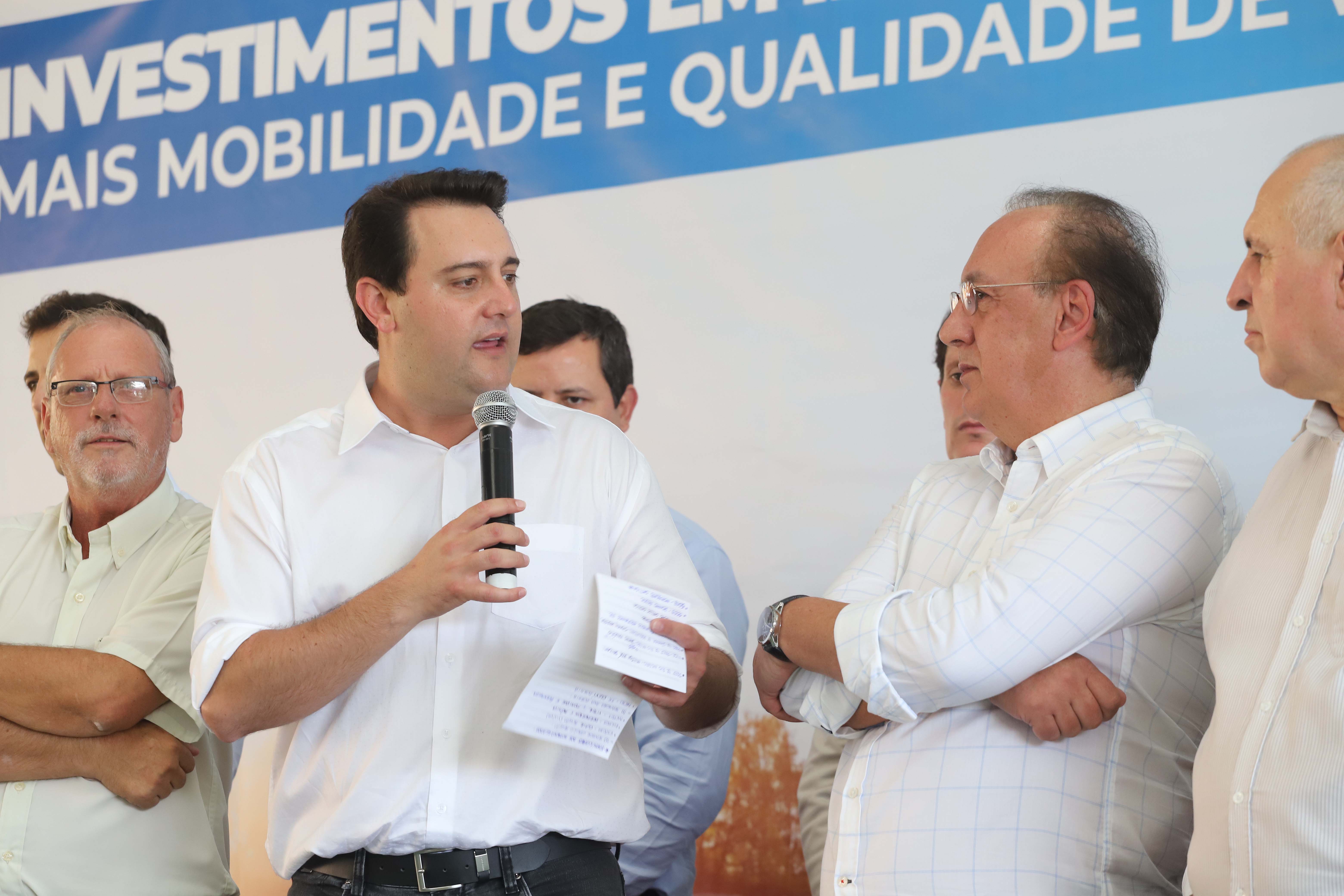 GOVERNADOR INAUGURA ESCOLA E LIBERA RECURSOS EM RIO NEGRO. O governador Carlos Massa Ratinho inaugura a Escola Municipal Ana Zorning e confirma recursos para pavimentação, em Rio Negro, região sudeste do Paraná. Presentes no evento: prefeito de Rio Negro, Milton José Paizani; secretário de Desenvolvimento Urbano, João Carlos Ortega; secretário de Educação e do Esporte, Renato Feder; de Agricultura e Abastecimento, Norberto Ortigara; entre outros.Rio Negro, 13-02-20.Foto: Arnaldo Alves / AEN.