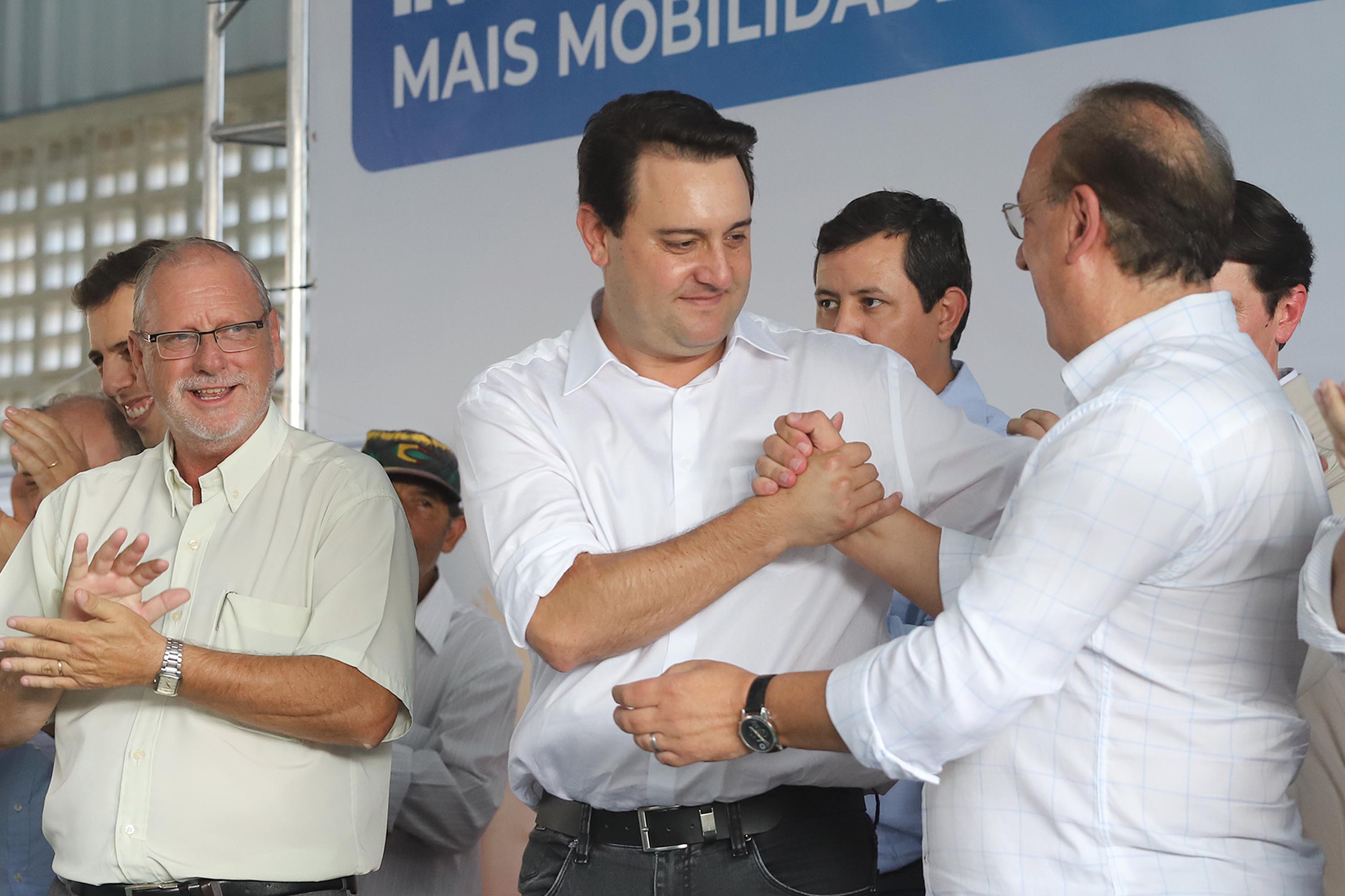 GOVERNADOR INAUGURA ESCOLA E LIBERA RECURSOS EM RIO NEGRO. O governador Carlos Massa Ratinho inaugura a Escola Municipal Ana Zorning e confirma recursos para pavimentação, em Rio Negro, região sudeste do Paraná. Presentes no evento: prefeito de Rio Negro, Milton José Paizani; secretário de Desenvolvimento Urbano, João Carlos Ortega; secretário de Educação e do Esporte, Renato Feder; de Agricultura e Abastecimento, Norberto Ortigara; entre outros.Rio Negro, 13-02-20.Foto: Arnaldo Alves / AEN.