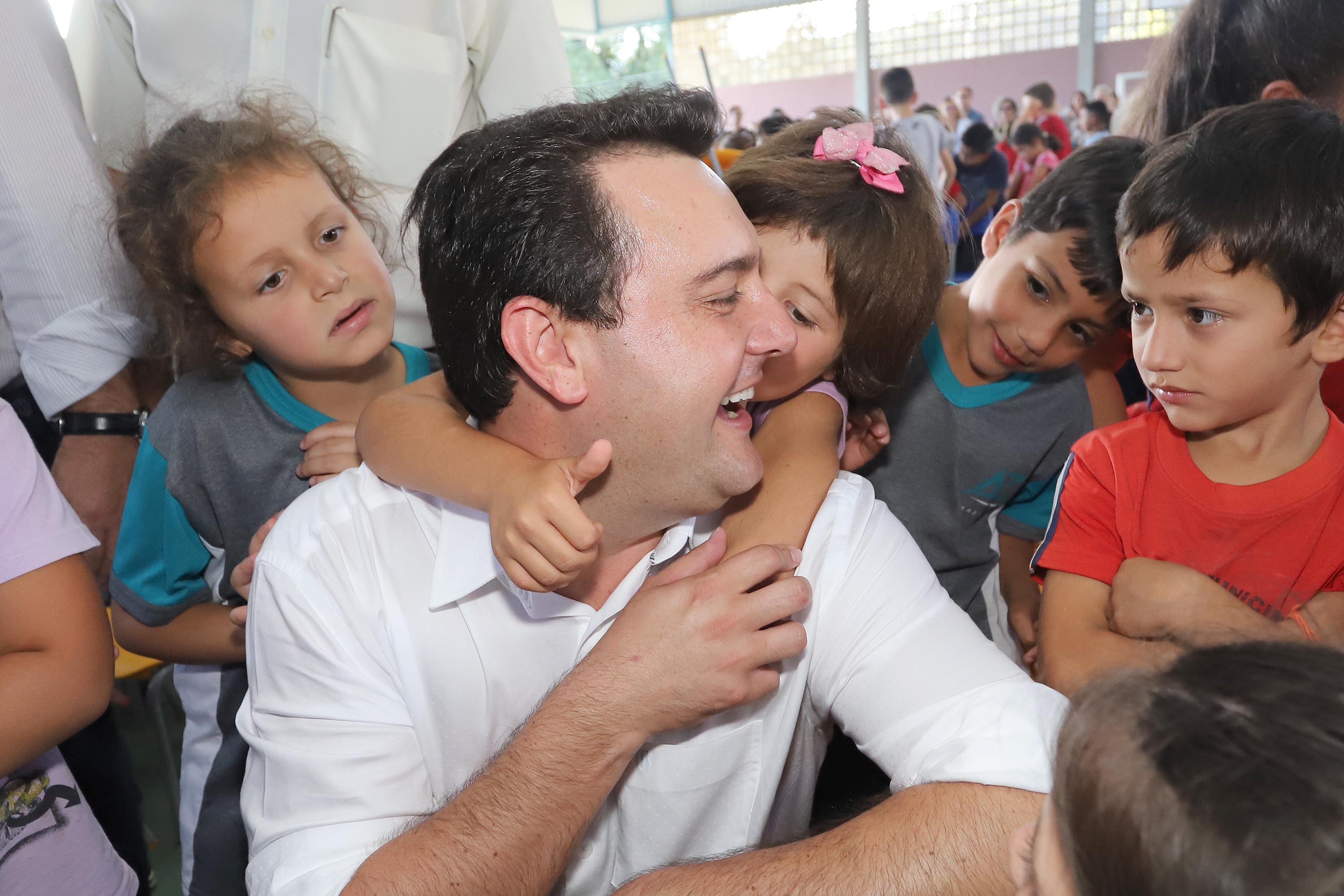GOVERNADOR INAUGURA ESCOLA E LIBERA RECURSOS EM RIO NEGRO. O governador Carlos Massa Ratinho inaugura a Escola Municipal Ana Zorning e confirma recursos para pavimentação, em Rio Negro, região sudeste do Paraná. Presentes no evento: prefeito de Rio Negro, Milton José Paizani; secretário de Desenvolvimento Urbano, João Carlos Ortega; secretário de Educação e do Esporte, Renato Feder; de Agricultura e Abastecimento, Norberto Ortigara; entre outros.Rio Negro, 13-02-20.Foto: Arnaldo Alves / AEN.