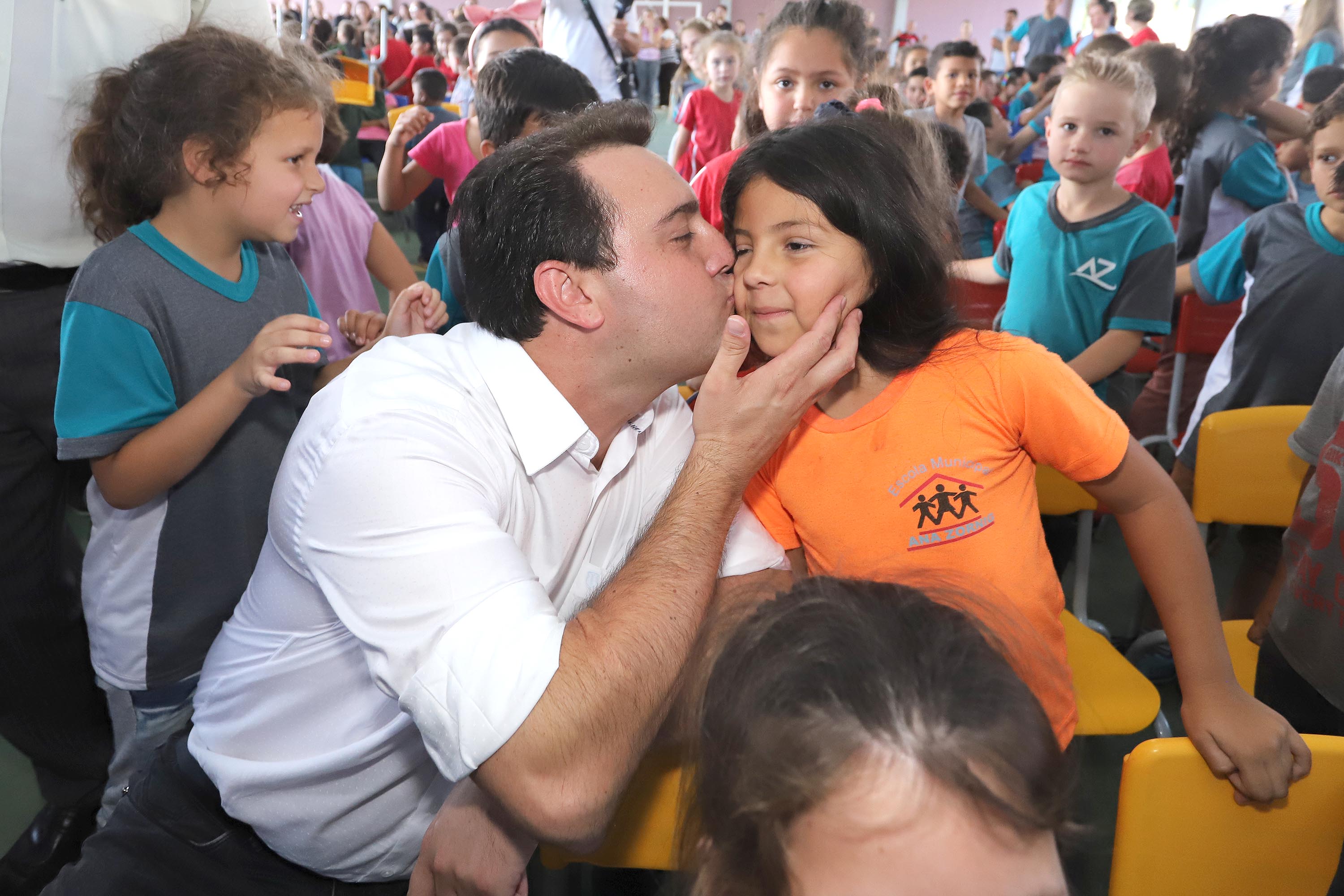 GOVERNADOR INAUGURA ESCOLA E LIBERA RECURSOS EM RIO NEGRO. O governador Carlos Massa Ratinho inaugura a Escola Municipal Ana Zorning e confirma recursos para pavimentação, em Rio Negro, região sudeste do Paraná. Presentes no evento: prefeito de Rio Negro, Milton José Paizani; secretário de Desenvolvimento Urbano, João Carlos Ortega; secretário de Educação e do Esporte, Renato Feder; de Agricultura e Abastecimento, Norberto Ortigara; entre outros.Rio Negro, 13-02-20.Foto: Arnaldo Alves / AEN.