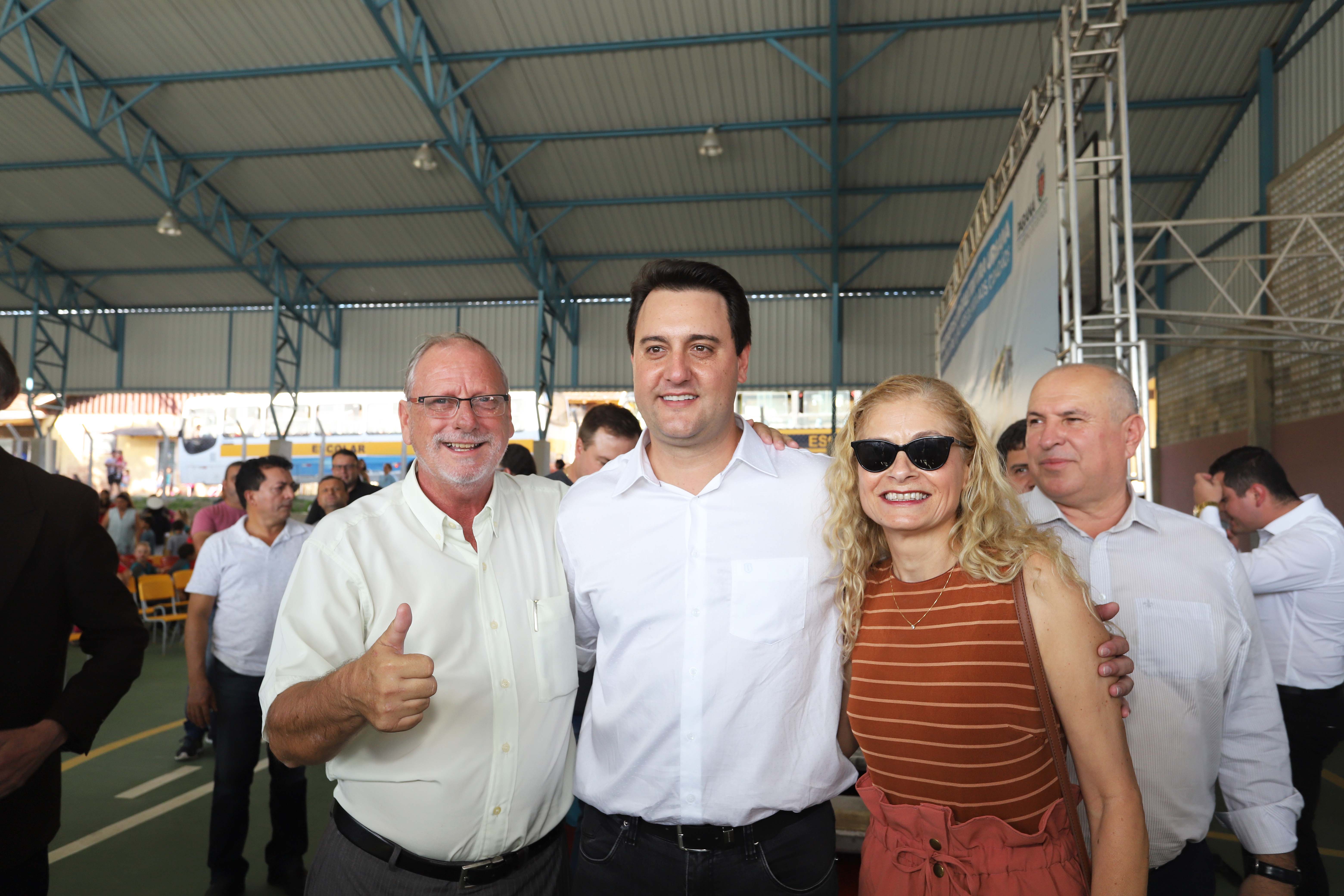 GOVERNADOR INAUGURA ESCOLA E LIBERA RECURSOS EM RIO NEGRO. O governador Carlos Massa Ratinho inaugura a Escola Municipal Ana Zorning e confirma recursos para pavimentação, em Rio Negro, região sudeste do Paraná. Presentes no evento: prefeito de Rio Negro, Milton José Paizani; secretário de Desenvolvimento Urbano, João Carlos Ortega; secretário de Educação e do Esporte, Renato Feder; de Agricultura e Abastecimento, Norberto Ortigara; entre outros.Rio Negro, 13-02-20.Foto: Arnaldo Alves / AEN.