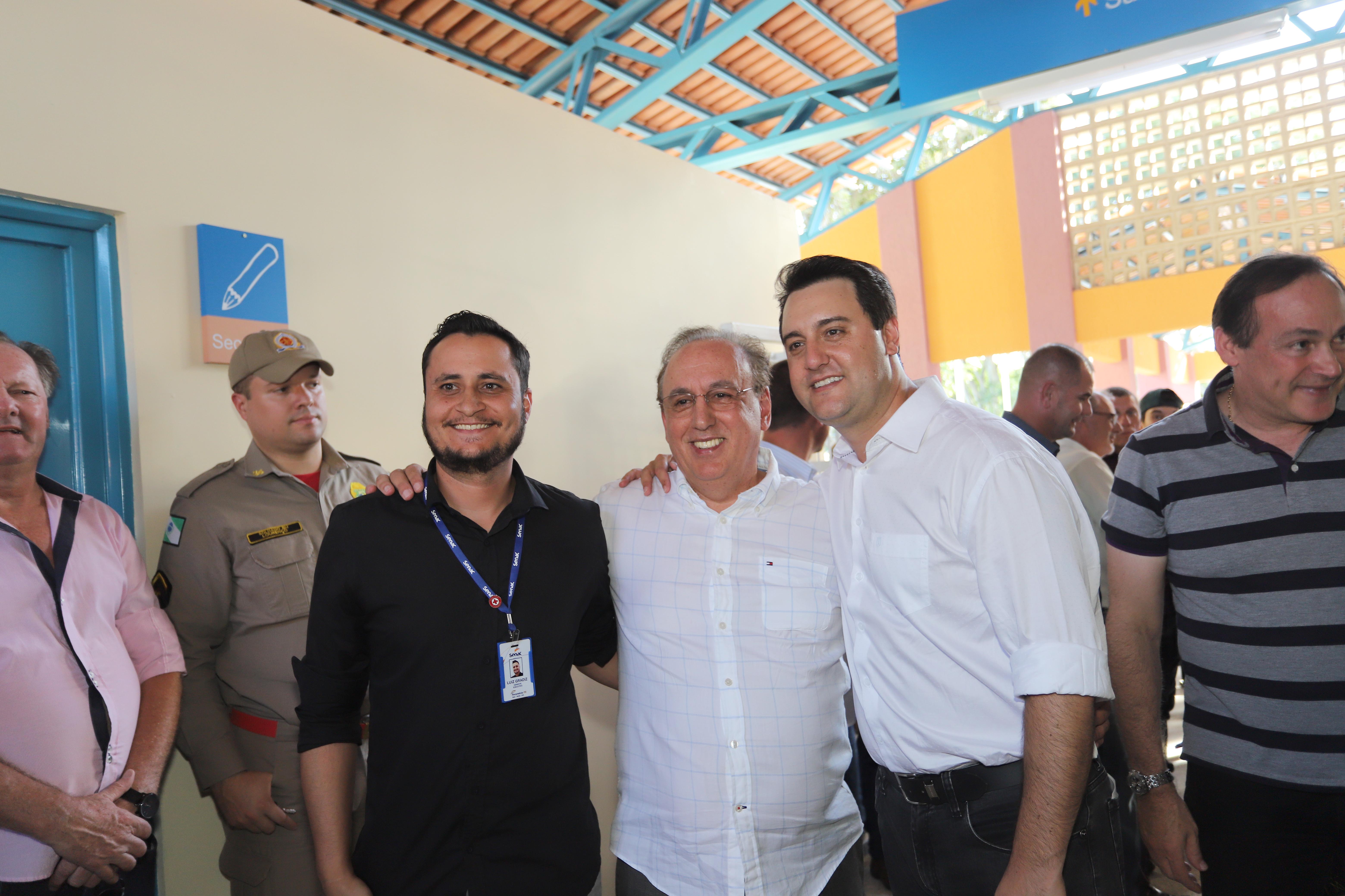 GOVERNADOR INAUGURA ESCOLA E LIBERA RECURSOS EM RIO NEGRO. O governador Carlos Massa Ratinho inaugura a Escola Municipal Ana Zorning e confirma recursos para pavimentação, em Rio Negro, região sudeste do Paraná. Presentes no evento: prefeito de Rio Negro, Milton José Paizani; secretário de Desenvolvimento Urbano, João Carlos Ortega; secretário de Educação e do Esporte, Renato Feder; de Agricultura e Abastecimento, Norberto Ortigara; entre outros.Rio Negro, 13-02-20.Foto: Arnaldo Alves / AEN.