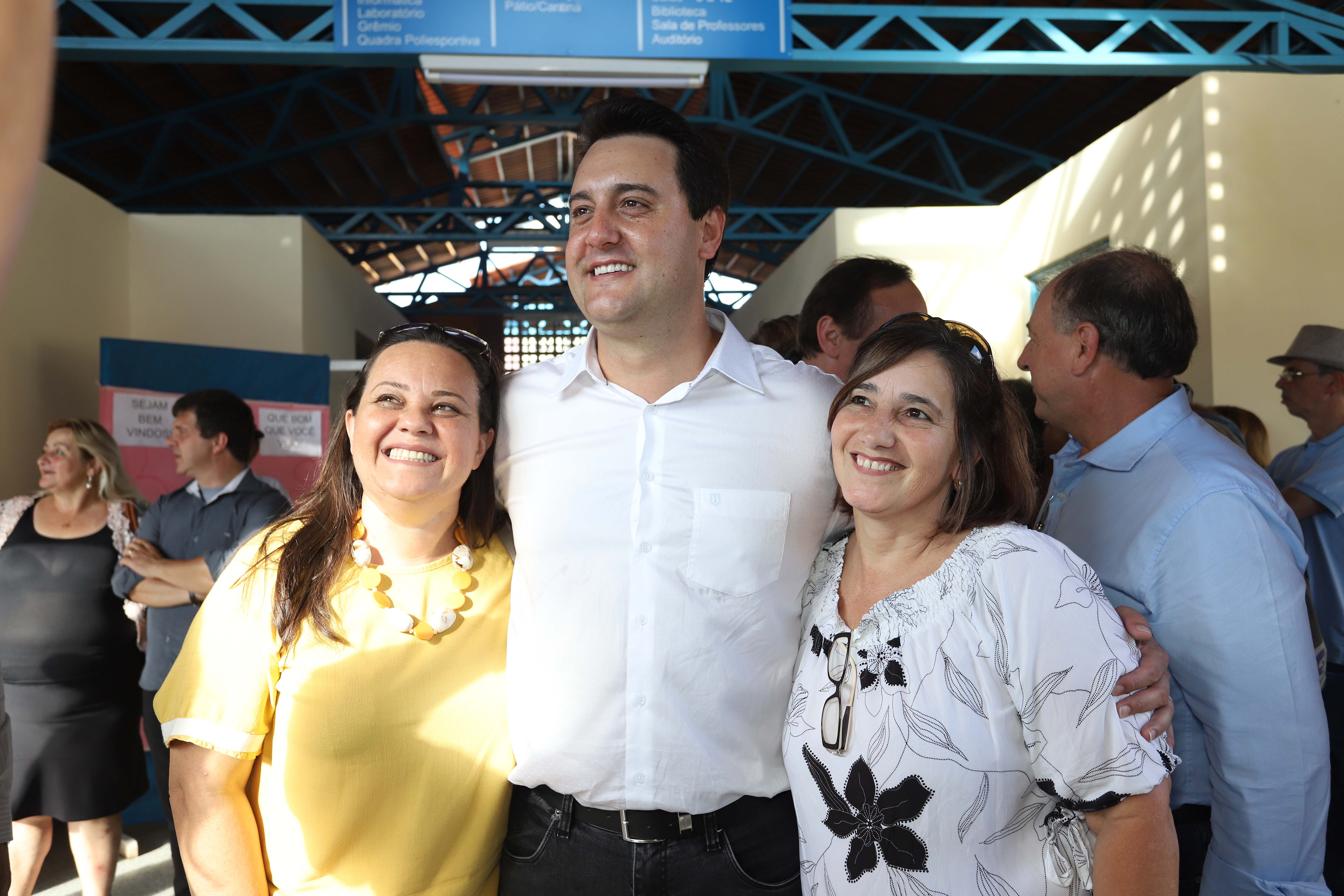 GOVERNADOR INAUGURA ESCOLA E LIBERA RECURSOS EM RIO NEGRO. O governador Carlos Massa Ratinho inaugura a Escola Municipal Ana Zorning e confirma recursos para pavimentação, em Rio Negro, região sudeste do Paraná. Presentes no evento: prefeito de Rio Negro, Milton José Paizani; secretário de Desenvolvimento Urbano, João Carlos Ortega; secretário de Educação e do Esporte, Renato Feder; de Agricultura e Abastecimento, Norberto Ortigara; entre outros.Rio Negro, 13-02-20.Foto: Arnaldo Alves / AEN.