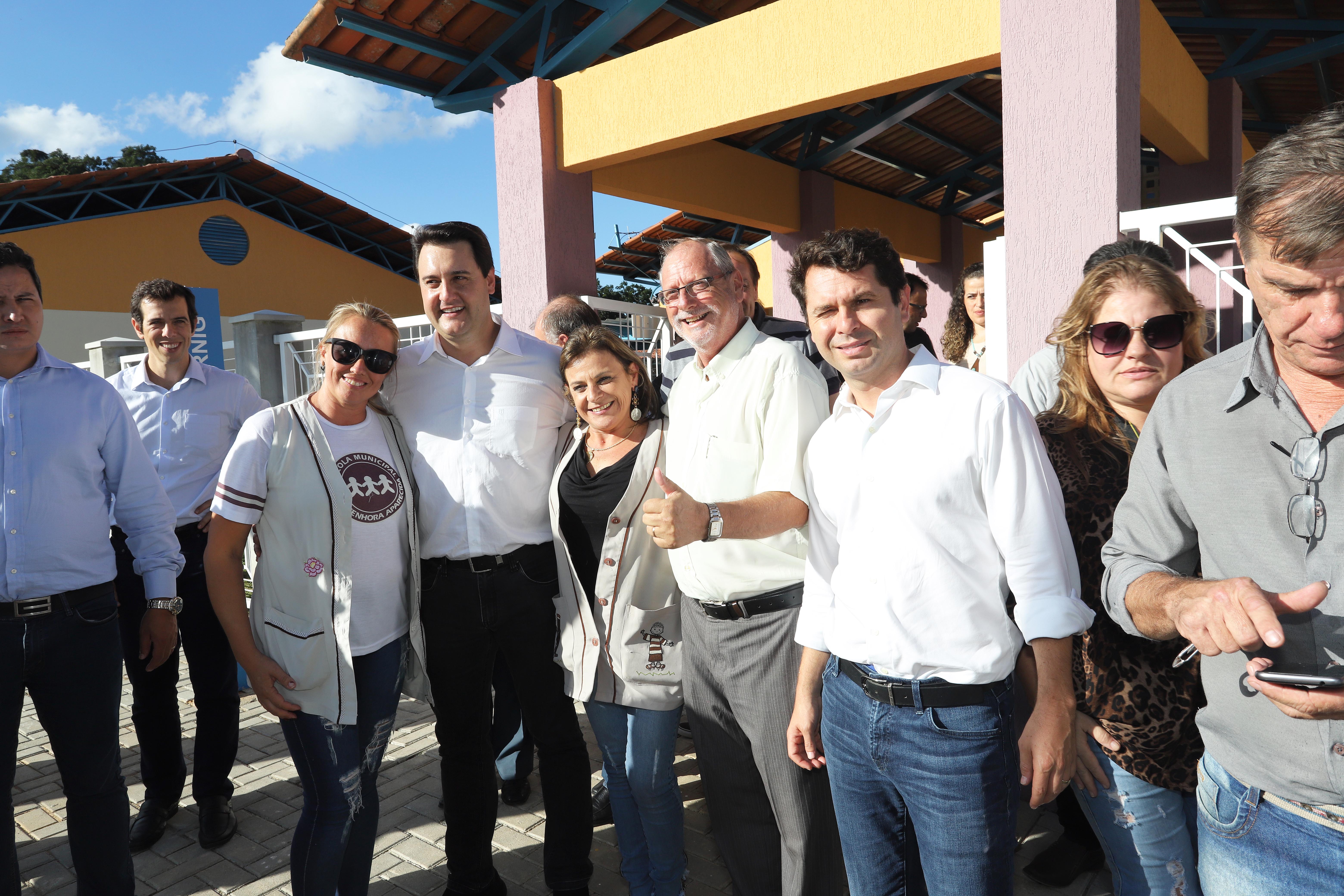 GOVERNADOR INAUGURA ESCOLA E LIBERA RECURSOS EM RIO NEGRO. O governador Carlos Massa Ratinho inaugura a Escola Municipal Ana Zorning e confirma recursos para pavimentação, em Rio Negro, região sudeste do Paraná. Presentes no evento: prefeito de Rio Negro, Milton José Paizani; secretário de Desenvolvimento Urbano, João Carlos Ortega; secretário de Educação e do Esporte, Renato Feder; de Agricultura e Abastecimento, Norberto Ortigara; entre outros.Rio Negro, 13-02-20.Foto: Arnaldo Alves / AEN.