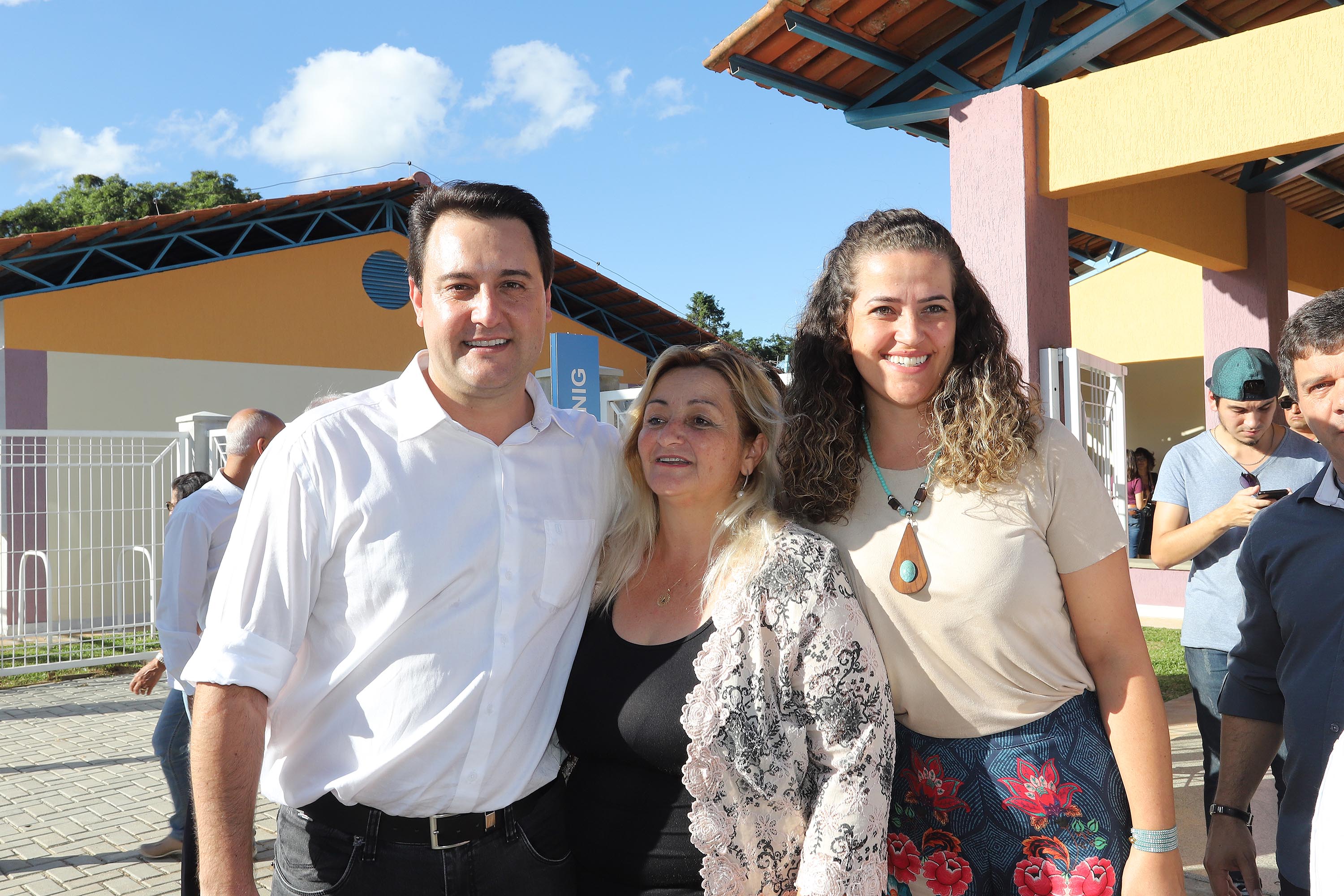 GOVERNADOR INAUGURA ESCOLA E LIBERA RECURSOS EM RIO NEGRO. O governador Carlos Massa Ratinho inaugura a Escola Municipal Ana Zorning e confirma recursos para pavimentação, em Rio Negro, região sudeste do Paraná. Presentes no evento: prefeito de Rio Negro, Milton José Paizani; secretário de Desenvolvimento Urbano, João Carlos Ortega; secretário de Educação e do Esporte, Renato Feder; de Agricultura e Abastecimento, Norberto Ortigara; entre outros.Rio Negro, 13-02-20.Foto: Arnaldo Alves / AEN.