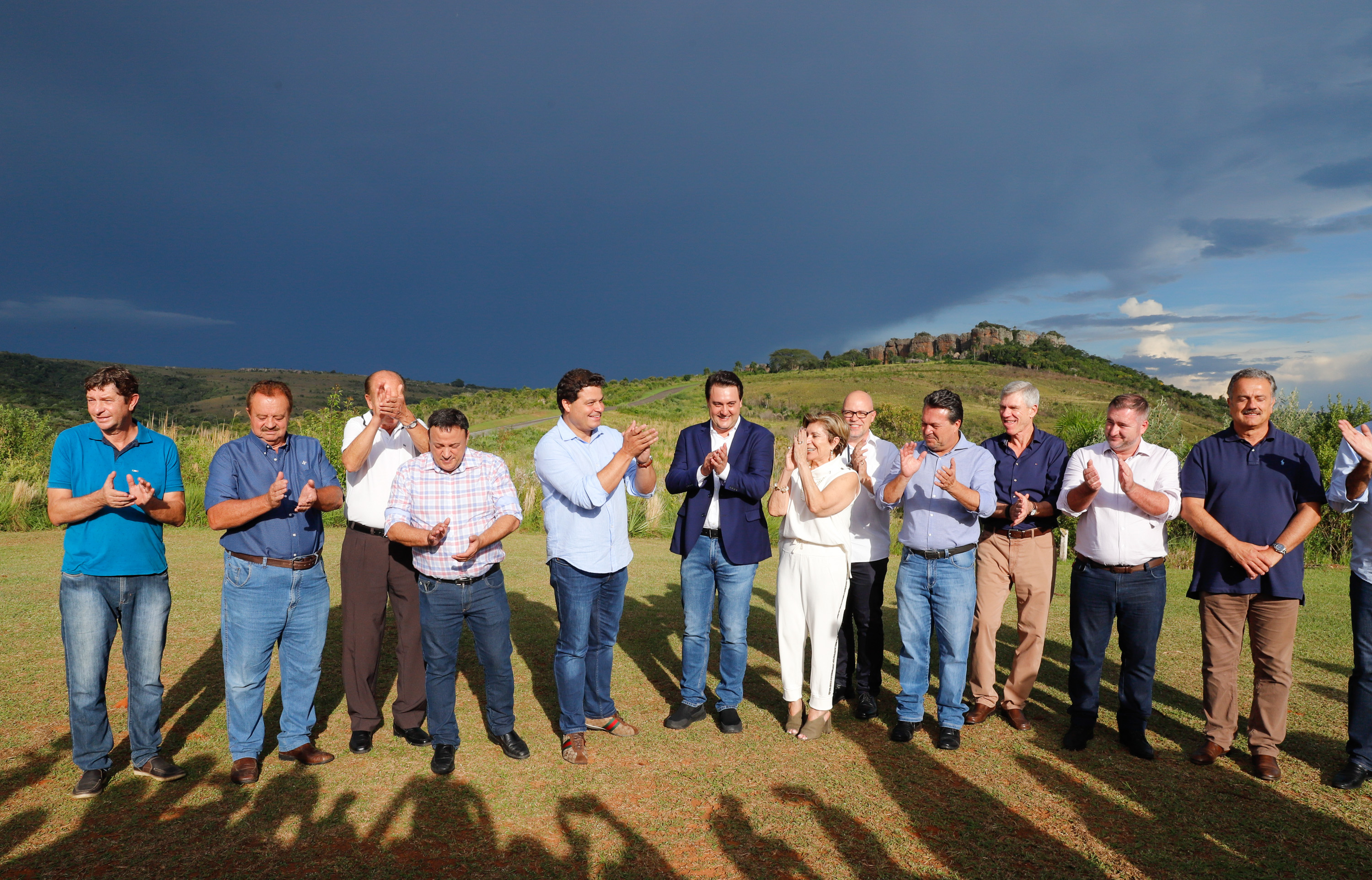 O governador Carlos Massa Ratinho Junior assinou nesta quarta-feira (19) o contrato de concessão de áreas do Parque Estadual Vila Velha, em Ponta Grossa, nos Campos Gerais, para a empresa Eco Parques do Brasil S/A.