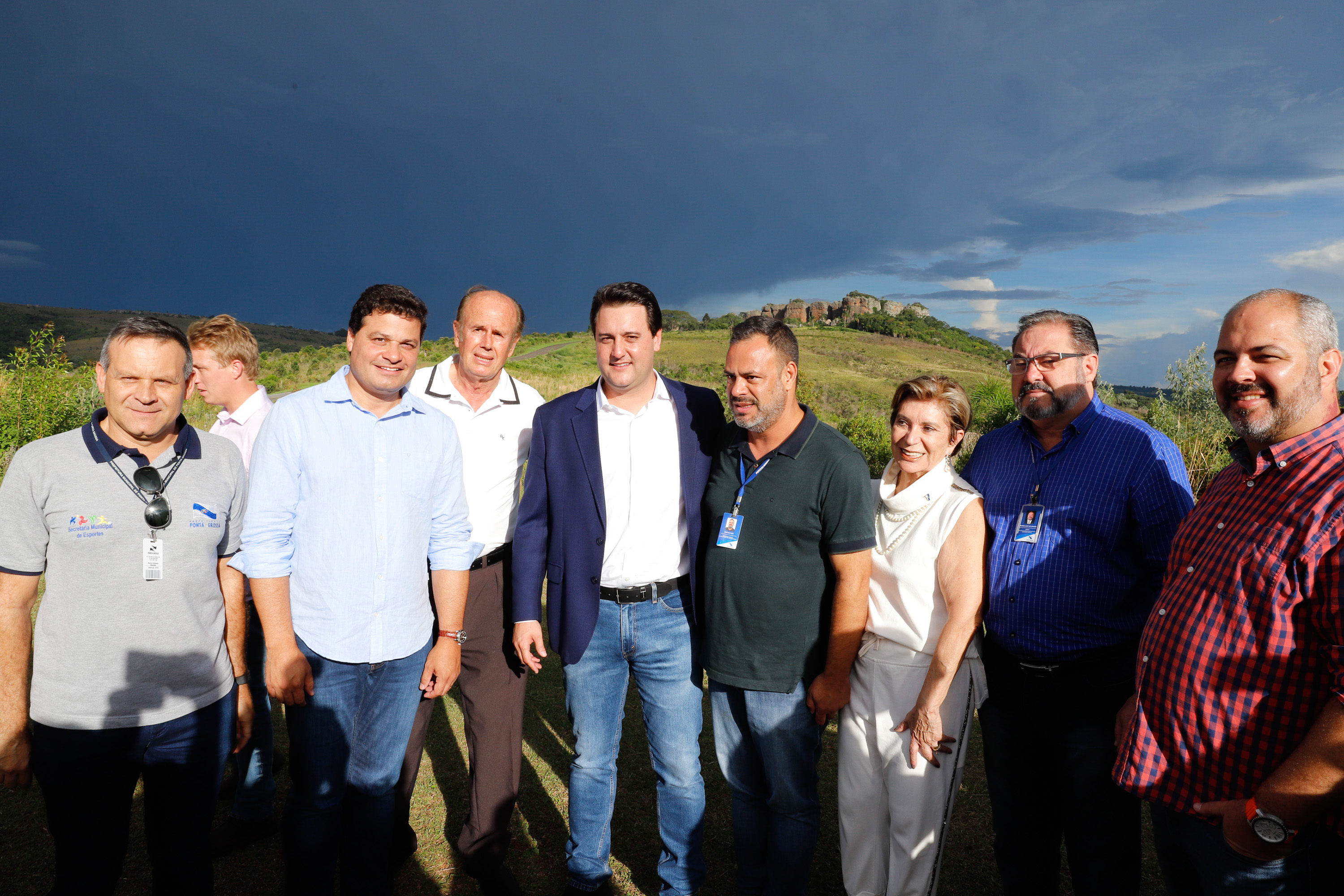 O governador Carlos Massa Ratinho Junior assinou nesta quarta-feira (19) o contrato de concessão de áreas do Parque Estadual Vila Velha, em Ponta Grossa, nos Campos Gerais, para a empresa Eco Parques do Brasil S/A.