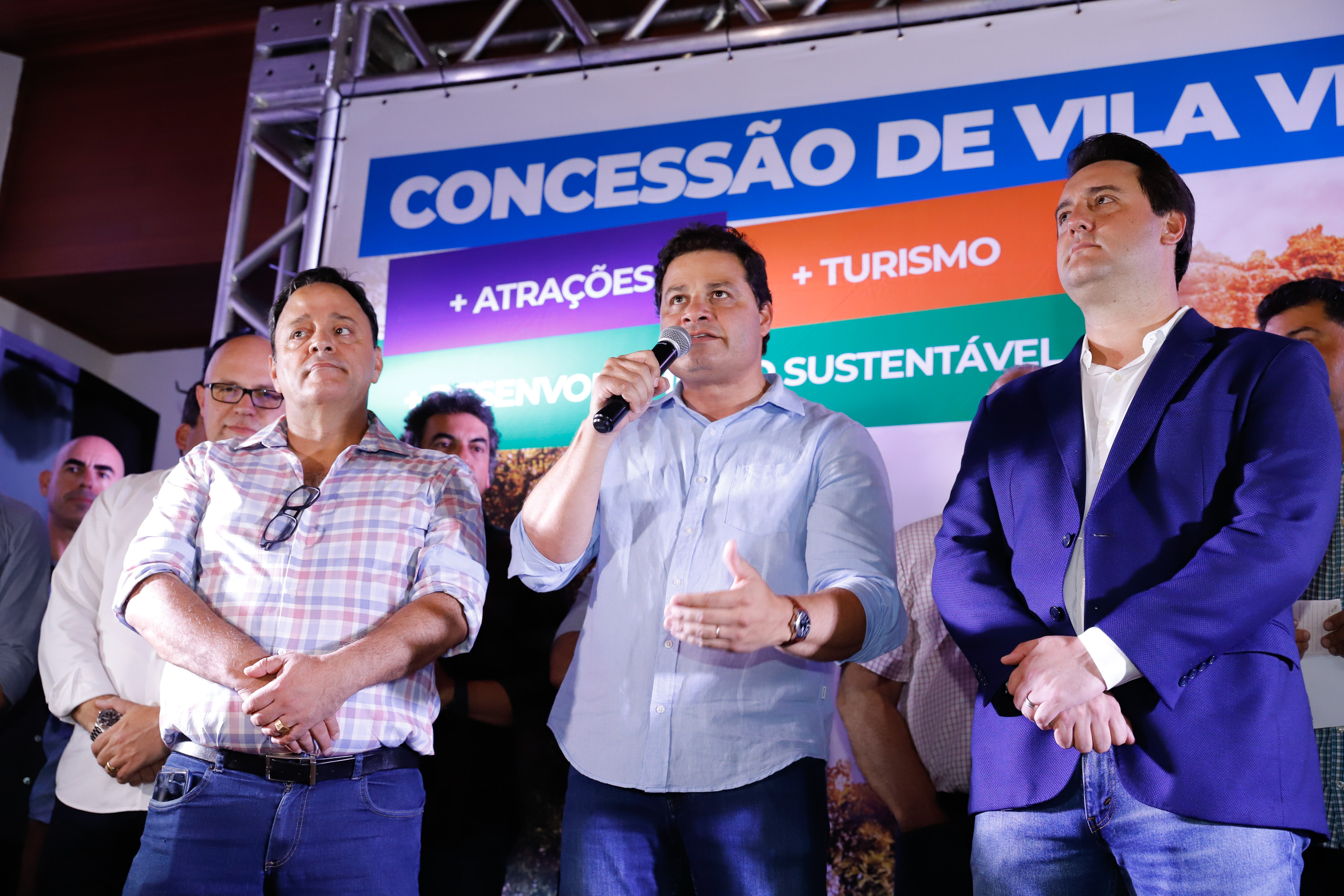 O governador Carlos Massa Ratinho Junior assinou nesta quarta-feira (19) o contrato de concessão de áreas do Parque Estadual Vila Velha, em Ponta Grossa, nos Campos Gerais, para a empresa Eco Parques do Brasil S/A.
