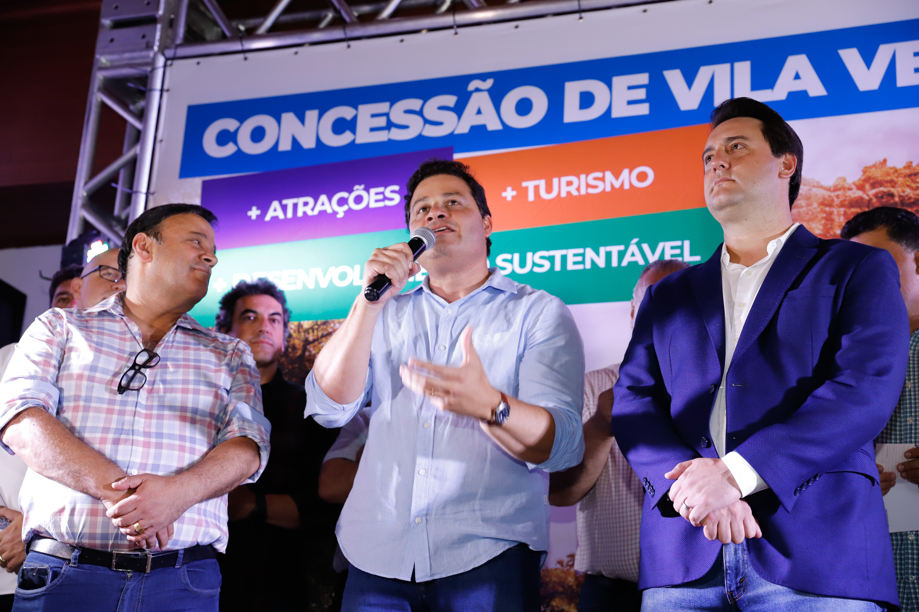 O governador Carlos Massa Ratinho Junior assinou nesta quarta-feira (19) o contrato de concessão de áreas do Parque Estadual Vila Velha, em Ponta Grossa, nos Campos Gerais, para a empresa Eco Parques do Brasil S/A.