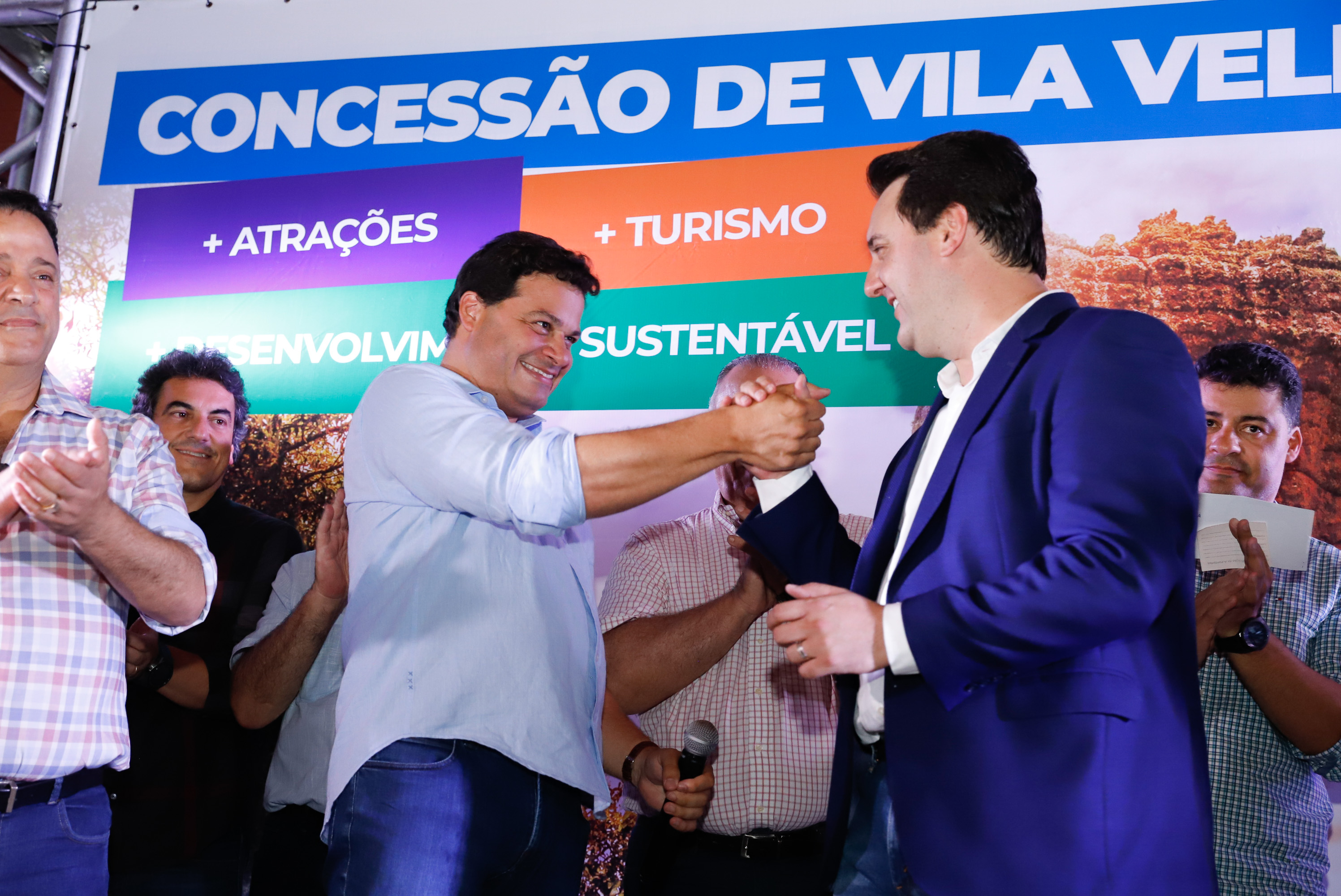 O governador Carlos Massa Ratinho Junior assinou nesta quarta-feira (19) o contrato de concessão de áreas do Parque Estadual Vila Velha, em Ponta Grossa, nos Campos Gerais, para a empresa Eco Parques do Brasil S/A.