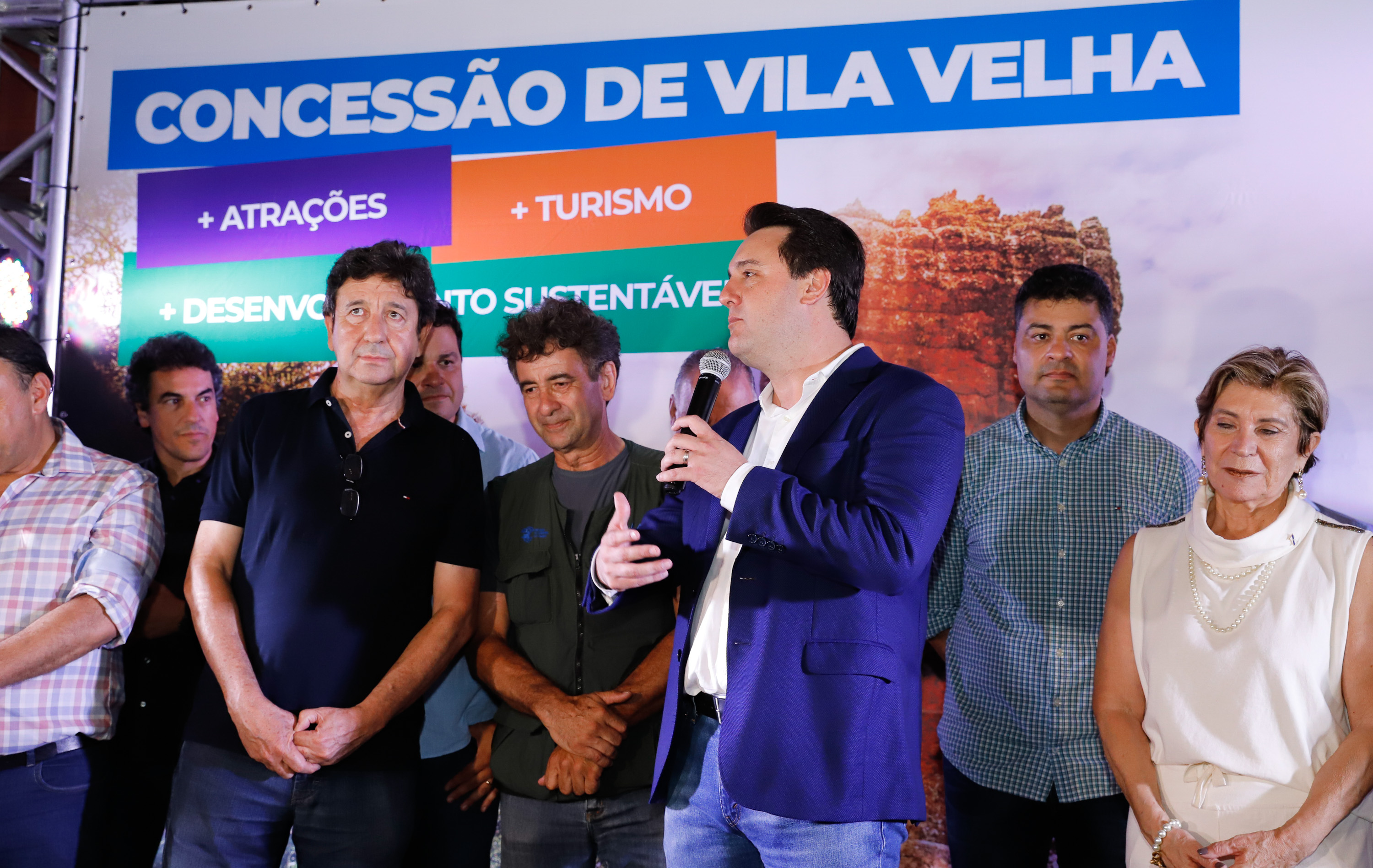 O governador Carlos Massa Ratinho Junior assinou nesta quarta-feira (19) o contrato de concessão de áreas do Parque Estadual Vila Velha, em Ponta Grossa, nos Campos Gerais, para a empresa Eco Parques do Brasil S/A.