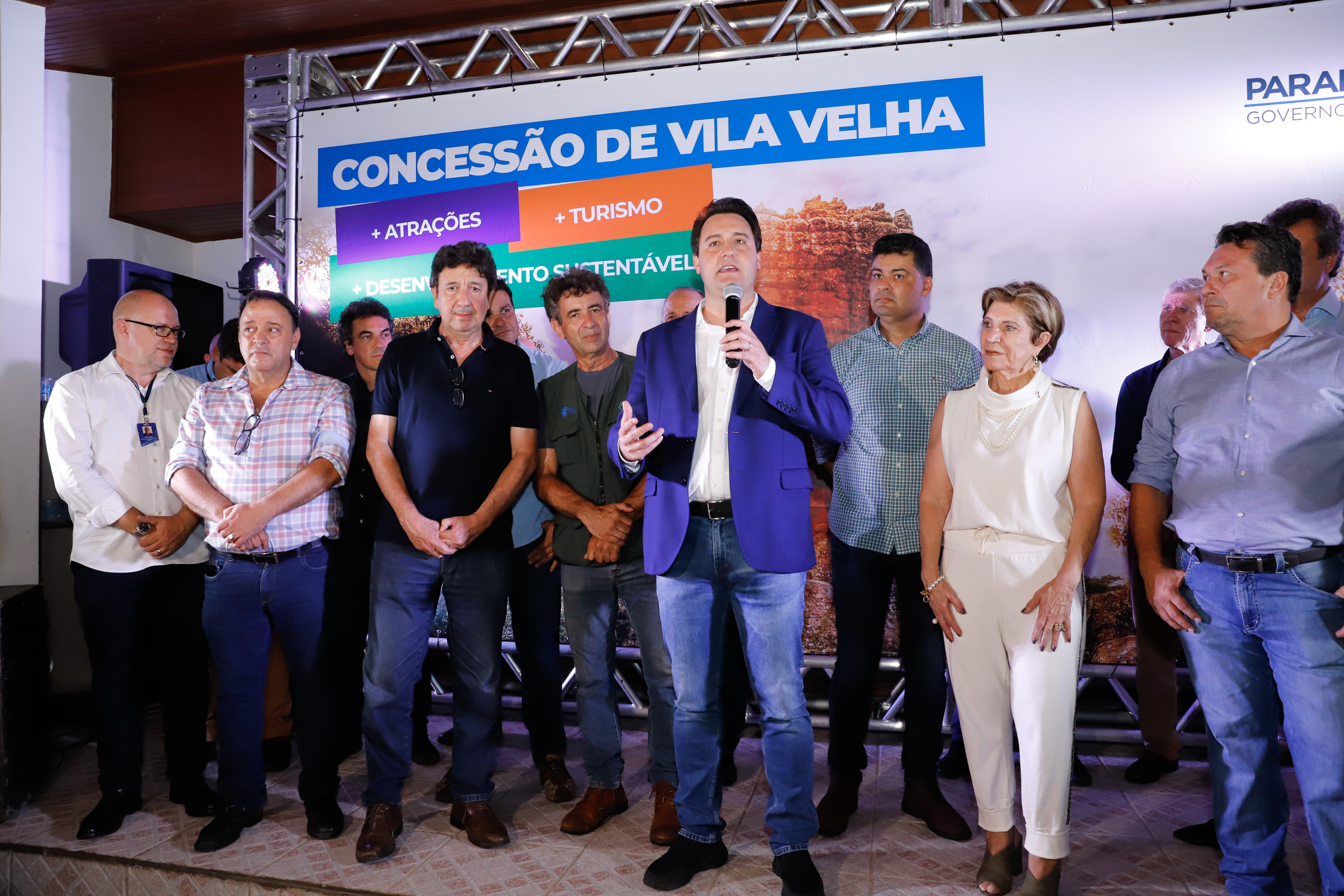 O governador Carlos Massa Ratinho Junior assinou nesta quarta-feira (19) o contrato de concessão de áreas do Parque Estadual Vila Velha, em Ponta Grossa, nos Campos Gerais, para a empresa Eco Parques do Brasil S/A.