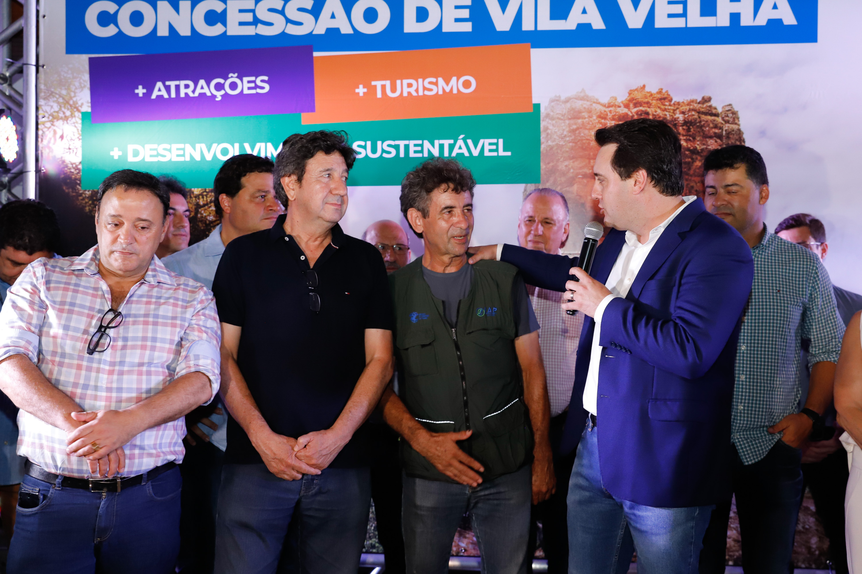 O governador Carlos Massa Ratinho Junior assinou nesta quarta-feira (19) o contrato de concessão de áreas do Parque Estadual Vila Velha, em Ponta Grossa, nos Campos Gerais, para a empresa Eco Parques do Brasil S/A.