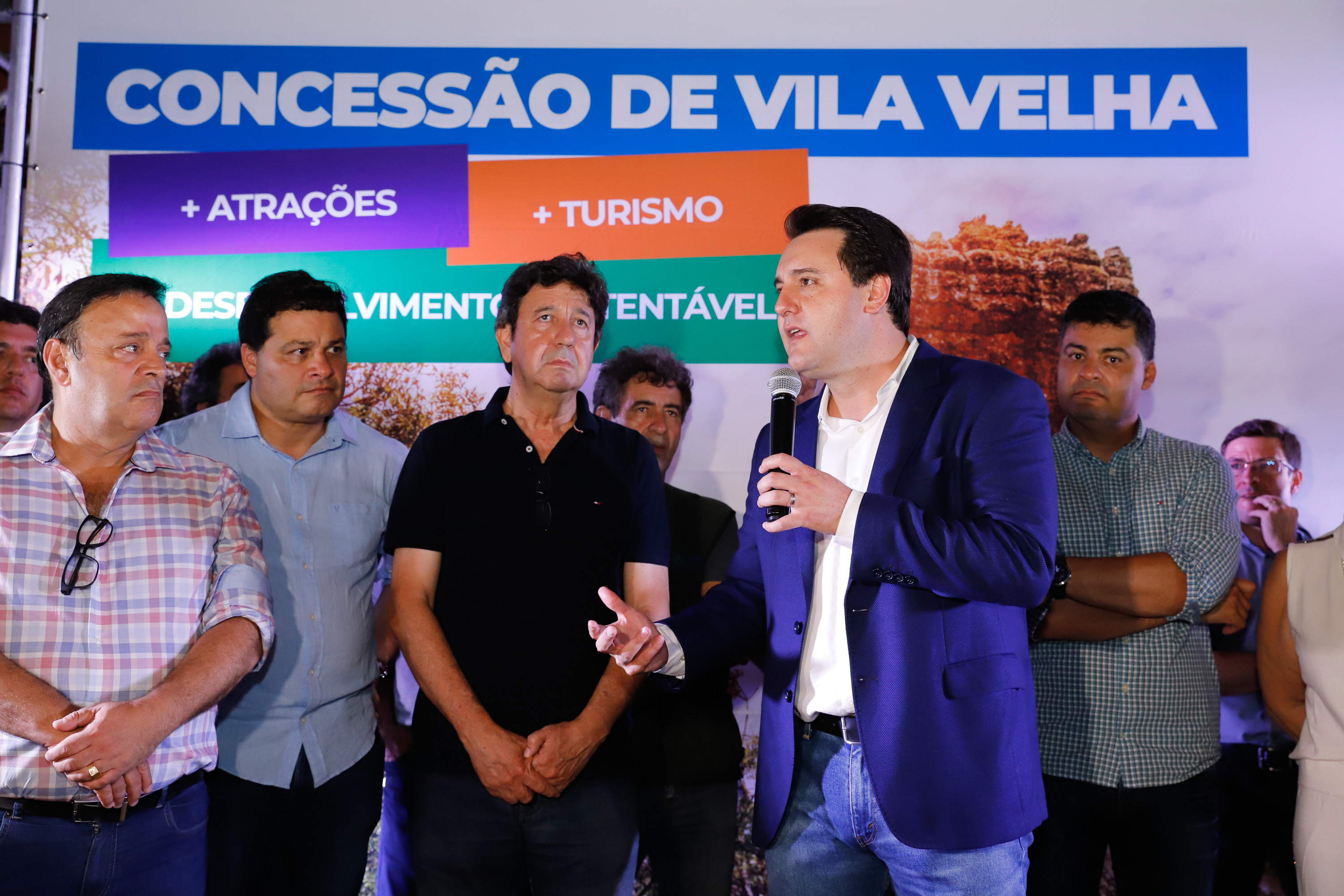 O governador Carlos Massa Ratinho Junior assinou nesta quarta-feira (19) o contrato de concessão de áreas do Parque Estadual Vila Velha, em Ponta Grossa, nos Campos Gerais, para a empresa Eco Parques do Brasil S/A.