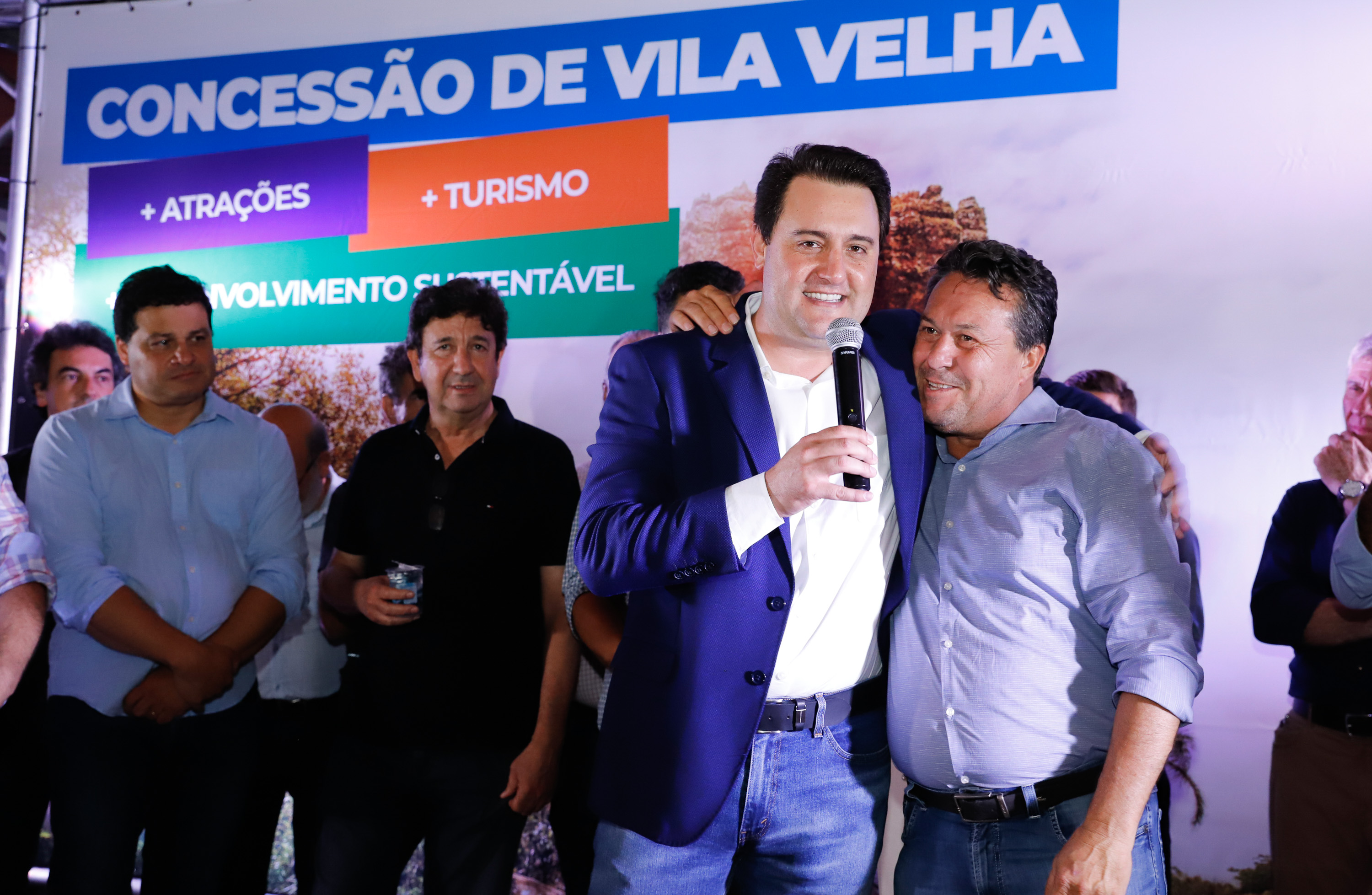 O governador Carlos Massa Ratinho Junior assinou nesta quarta-feira (19) o contrato de concessão de áreas do Parque Estadual Vila Velha, em Ponta Grossa, nos Campos Gerais, para a empresa Eco Parques do Brasil S/A.