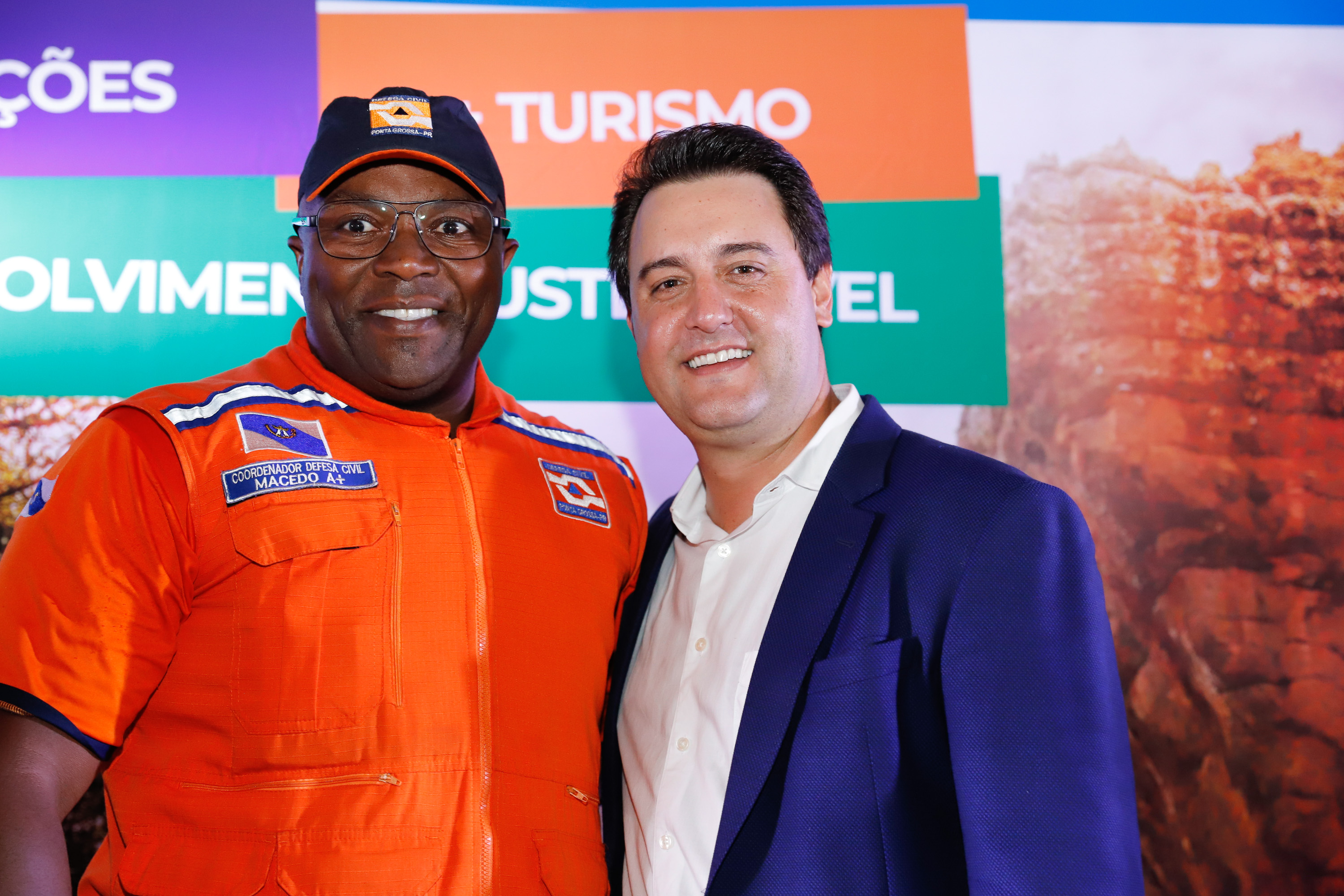 O governador Carlos Massa Ratinho Junior assinou nesta quarta-feira (19) o contrato de concessão de áreas do Parque Estadual Vila Velha, em Ponta Grossa, nos Campos Gerais, para a empresa Eco Parques do Brasil S/A.