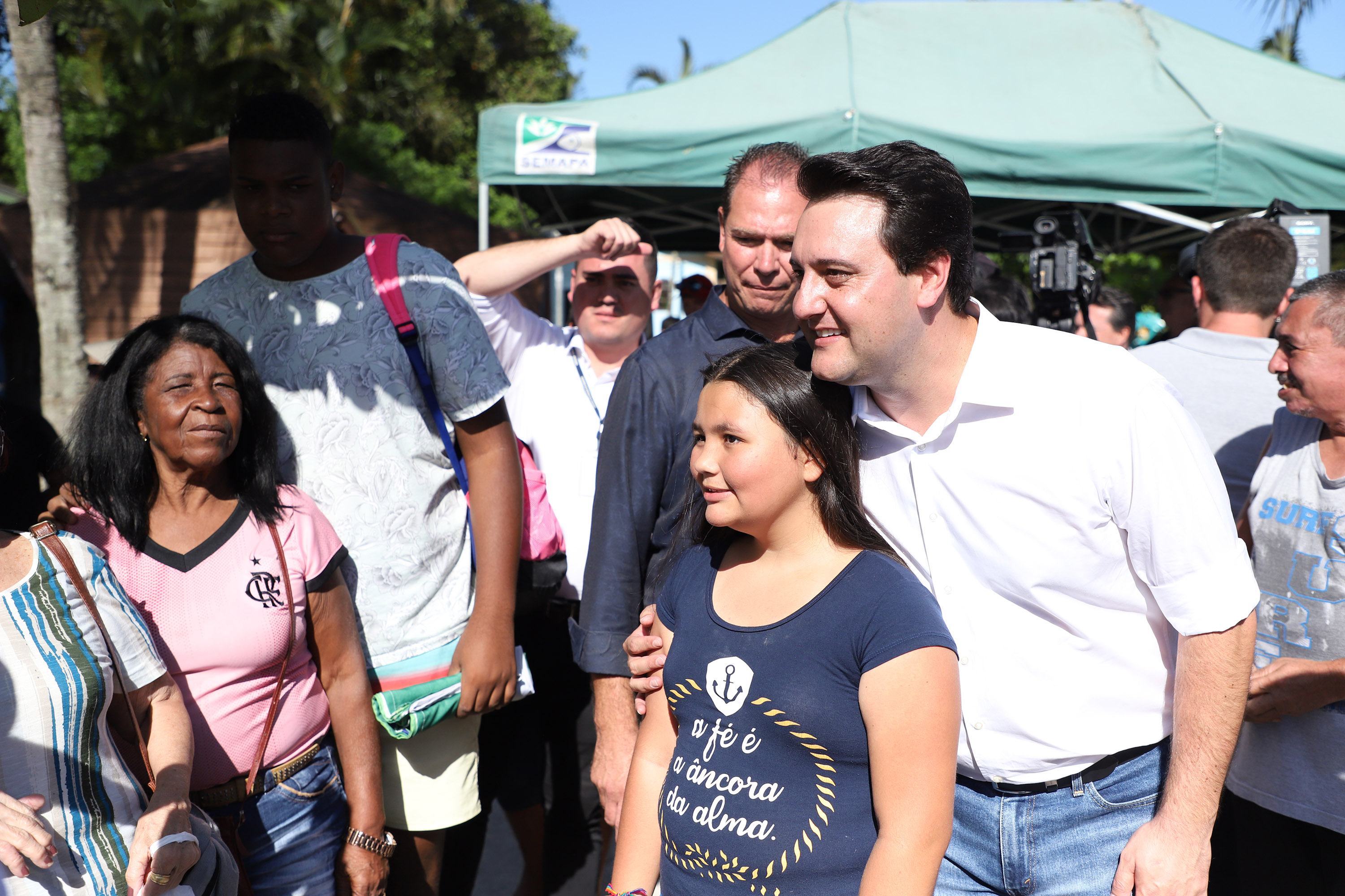 O governador Carlos Massa Ratinho Junior assinou nesta quinta-feira (27) a ordem de serviço para o início das obras de reforma e melhorias nos trapiches de Nova Brasília e Encantadas, na Ilha do Mel, em Paranaguá. O ministro de Infraestrutura, Tarcísio Gomes de Freitas, participou da solenidade. O investimento de R$ 9,5 milhões são da empresa pública Portos do Paraná. As obras devem demorar cerca de sete meses. - Curitiba, 27/02/2020 - Foto: José Fernando Ogura/AEN