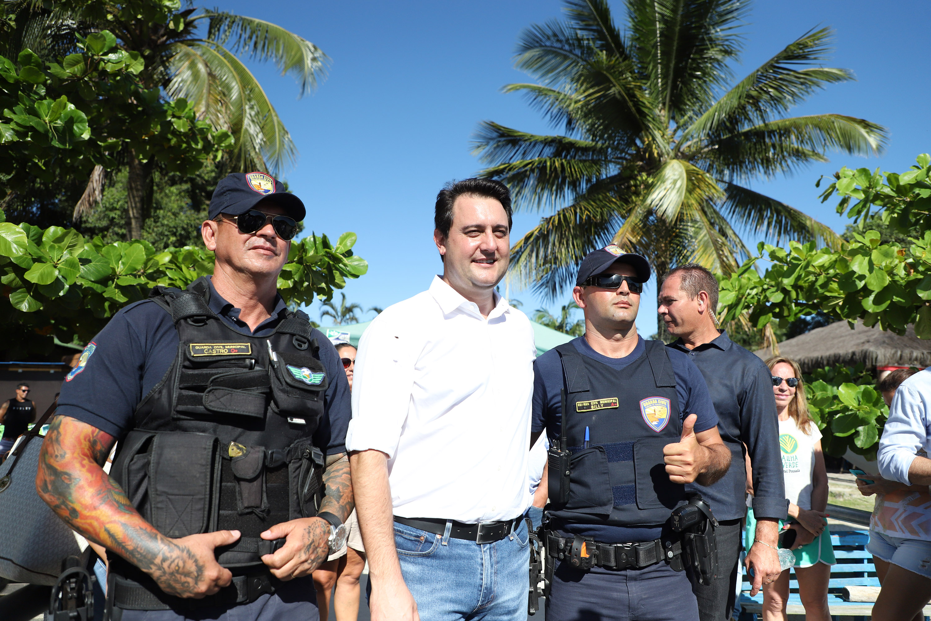 O governador Carlos Massa Ratinho Junior assinou nesta quinta-feira (27) a ordem de serviço para o início das obras de reforma e melhorias nos trapiches de Nova Brasília e Encantadas, na Ilha do Mel, em Paranaguá. O ministro de Infraestrutura, Tarcísio Gomes de Freitas, participou da solenidade. O investimento de R$ 9,5 milhões são da empresa pública Portos do Paraná. As obras devem demorar cerca de sete meses. - Curitiba, 27/02/2020 - Foto: José Fernando Ogura/AEN