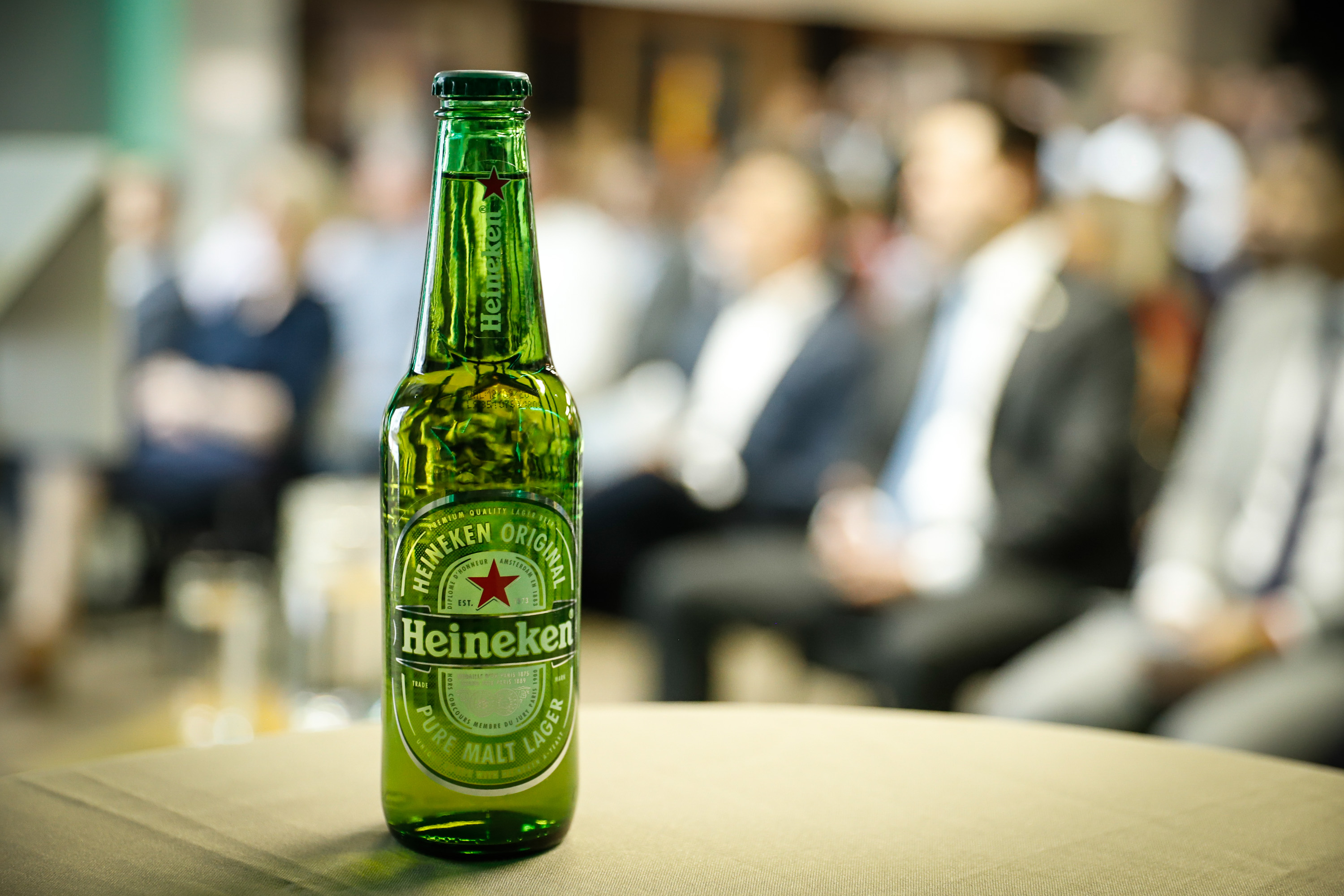 O Grupo Heineken confirmou novos investimentos no Paraná. Em cerimônia com o governador Carlos Massa Ratinho Junior, nesta quarta-feira (11), na unidade da indústria, em Ponta Grossa, a cervejaria anunciou que vai destinar R$ 865 milhões até 2021 para a ampliação da produção da planta, concentrada em rótulos como Heineken e Amstel. Serão 600 novos empregos entre diretos e indiretos.