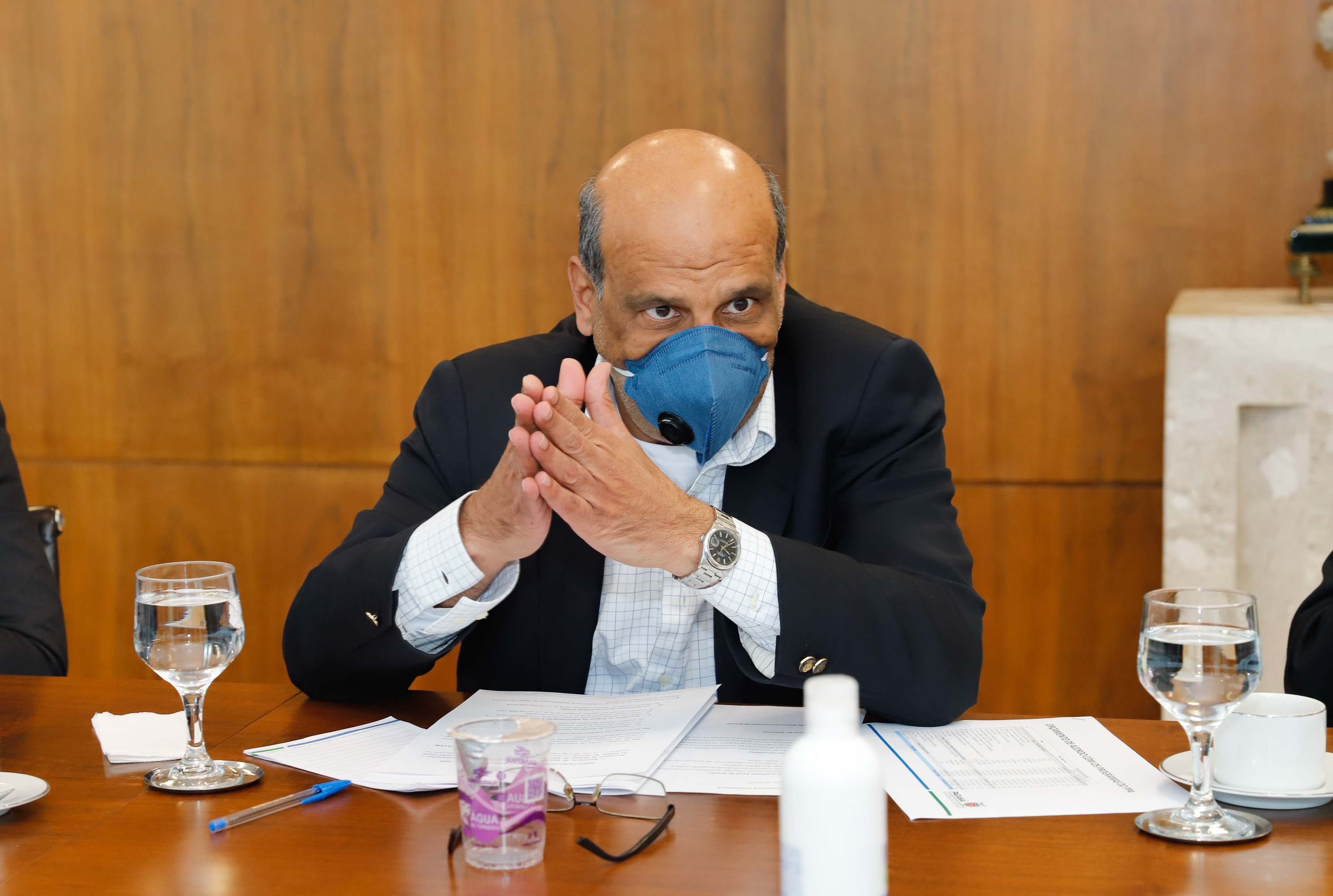 Ampliar os investimentos públicos com a execução de obras que geram empregos nos municípios e tornar a administração estadual ainda mais eficiente. Essas foram as principais orientações do governador Carlos Massa Ratinho Junior para retomar o fôlego da economia do Paraná após a pandemia da Covid-19. O assunto foi tratado nesta quinta-feira (7) em reunião com a equipe responsável pelo planejamento das ações de recuperação do Paraná.