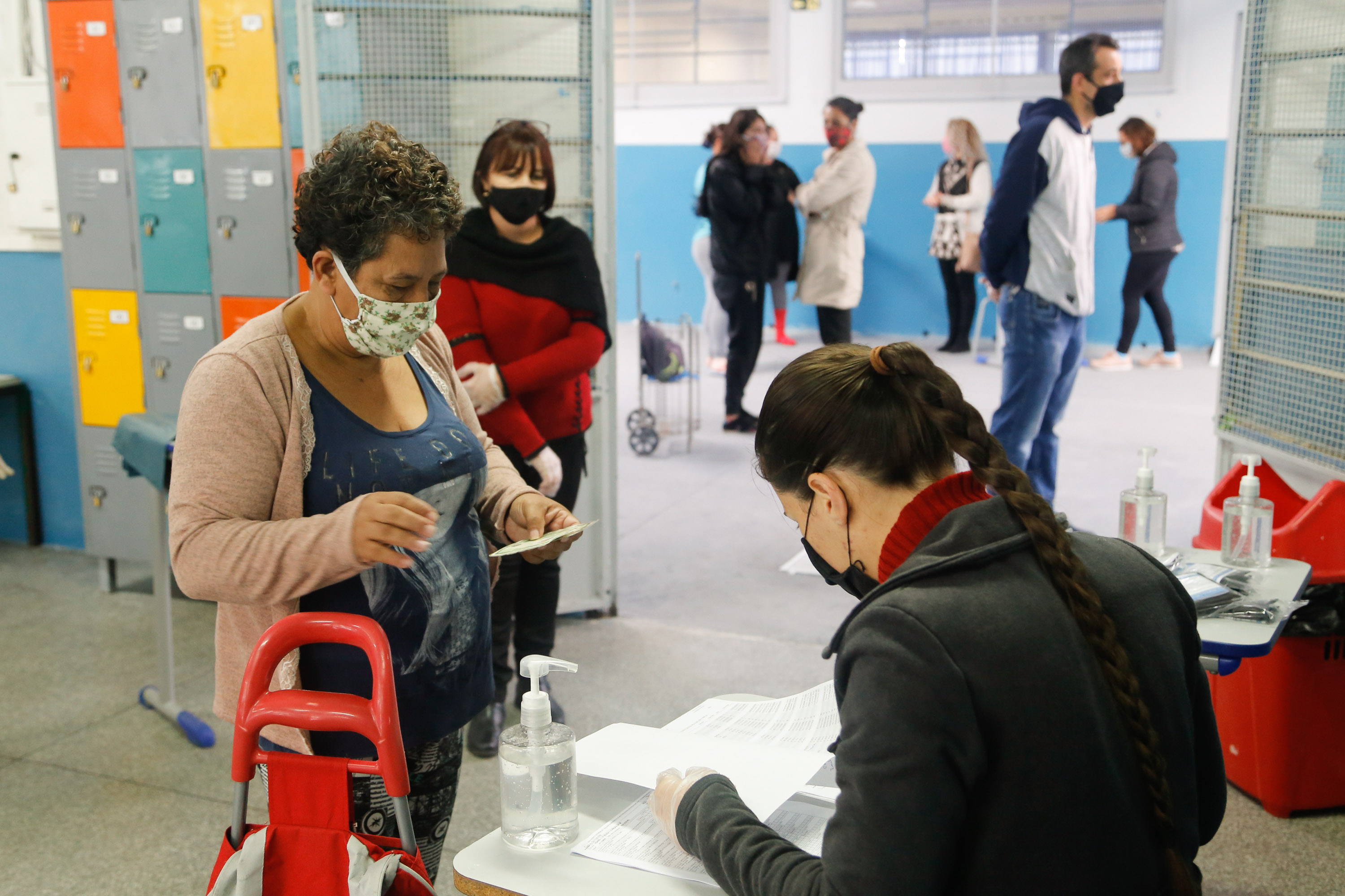 O Governo do Paraná entregou nesta sexta-feira (08) kits da merenda escolar para 231 mil alunos da Rede Estadual de Ensino cadastrados também no programa federal Bolsa Família